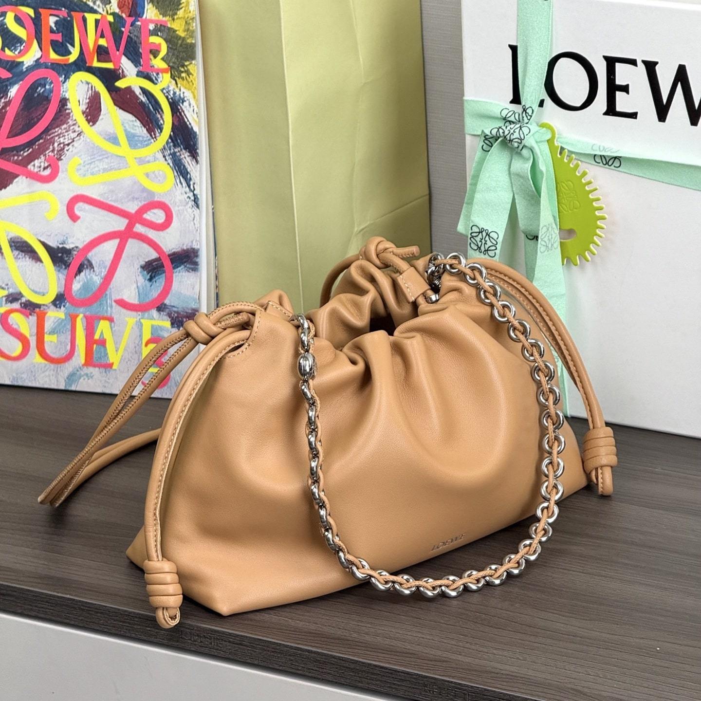 高仿Loewe*Flamenco系列9579雲朵包摩卡色中號免檢版