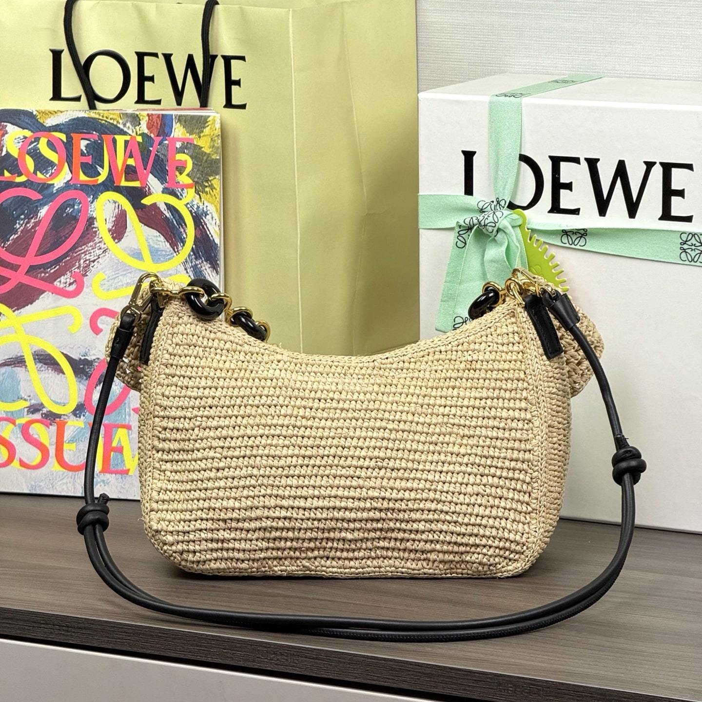 高仿Loewe*Ola系列2123酒椰纖維單肩包中號自然色免檢版
