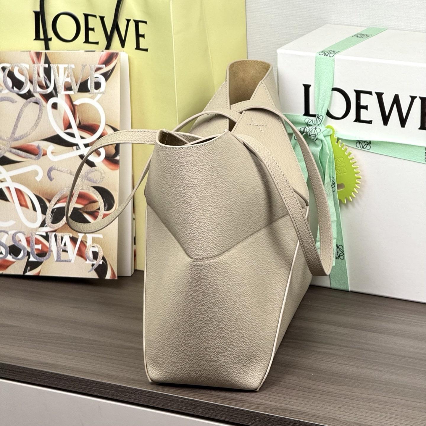 高仿Loewe*Fold系列5541幾何Tote包陶土色中號免檢版
