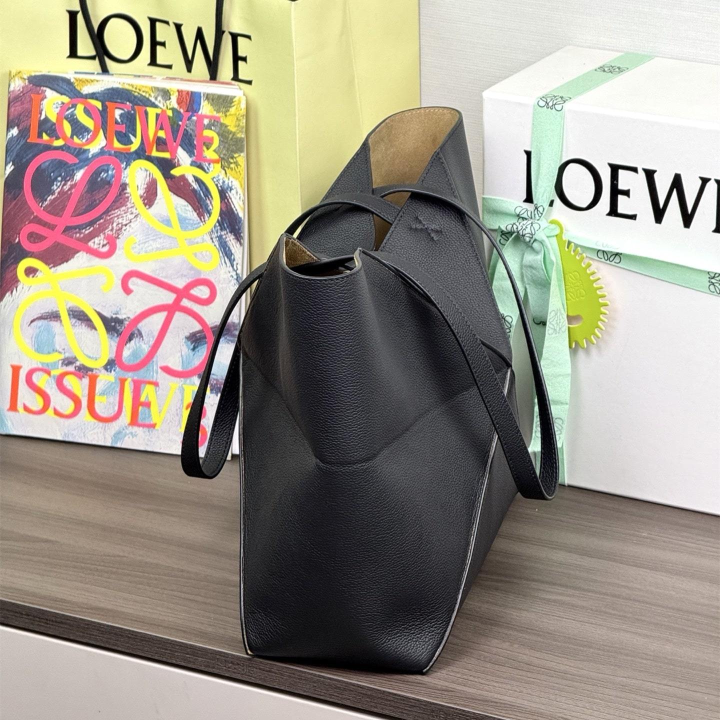 高仿Loewe*Fold系列1100幾何Tote包黑色中號免檢版