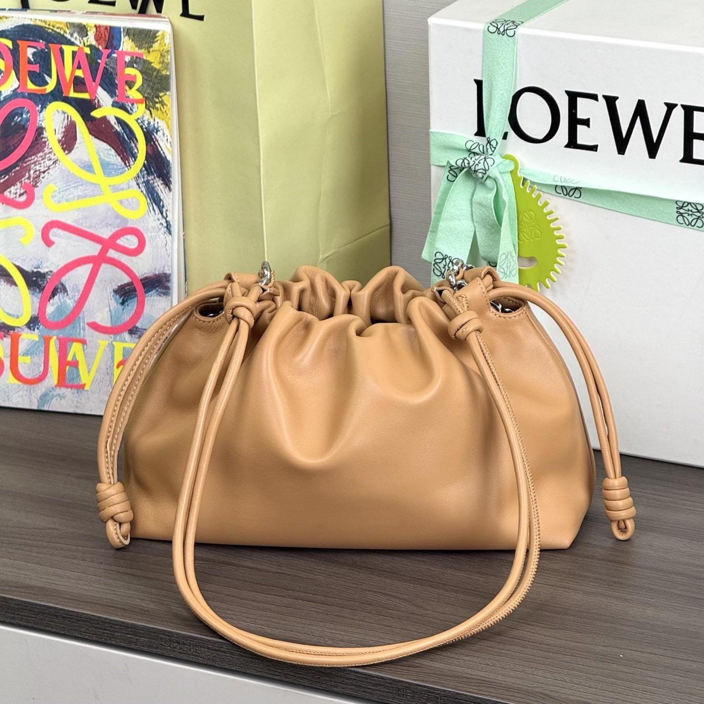 高仿Loewe*Flamenco系列9579雲朵包摩卡色中號免檢版