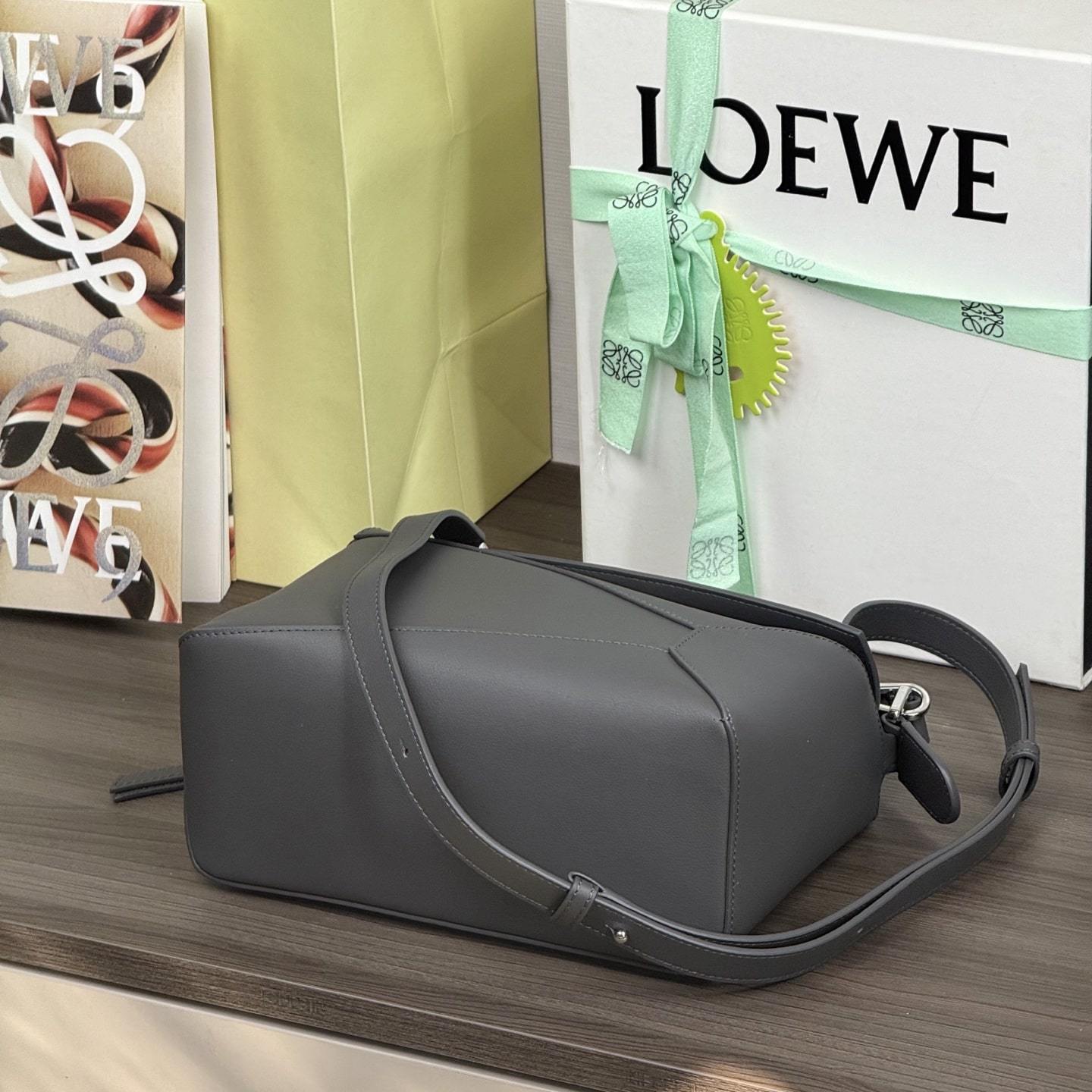 高仿Loewe*Puzzle系列6862單肩包灰色小號免檢版