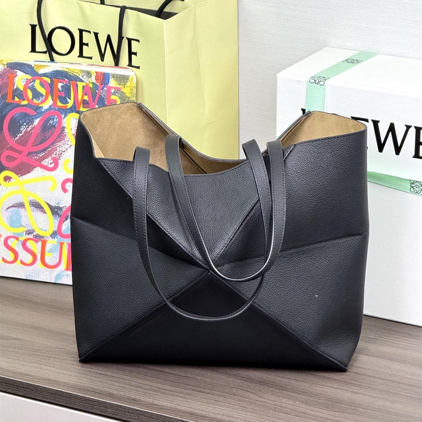 高仿Loewe*Fold系列1100幾何Tote包黑色中號免檢版