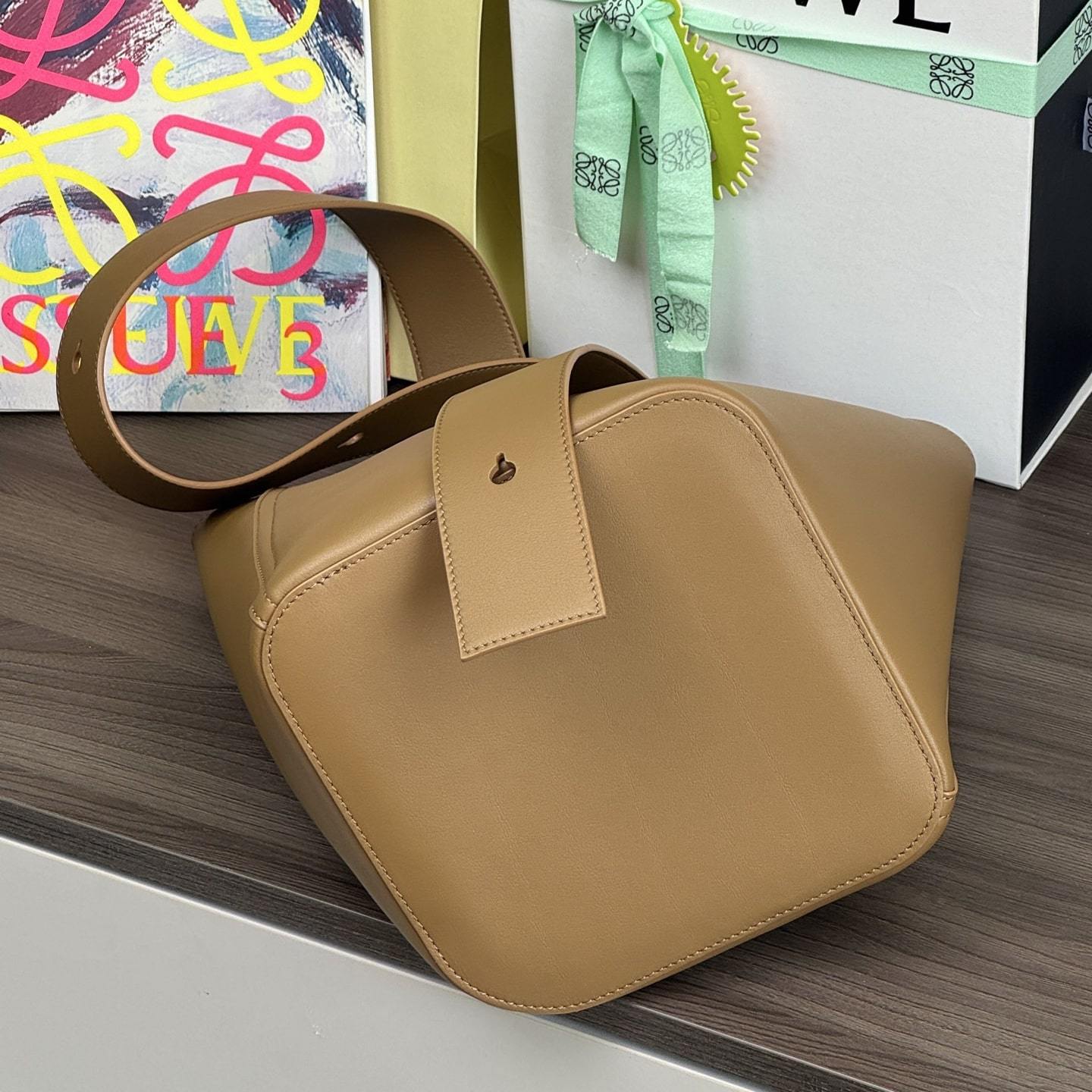 高仿Loewe*Bucket系列3980水桶包橡木棕色中號免檢版