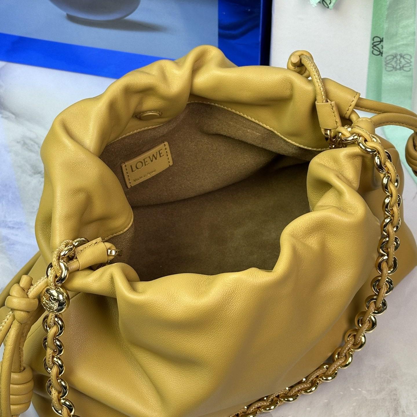 高仿Loewe*Flamenco系列6715小羊皮元寶袋沙漠黃中號免檢版