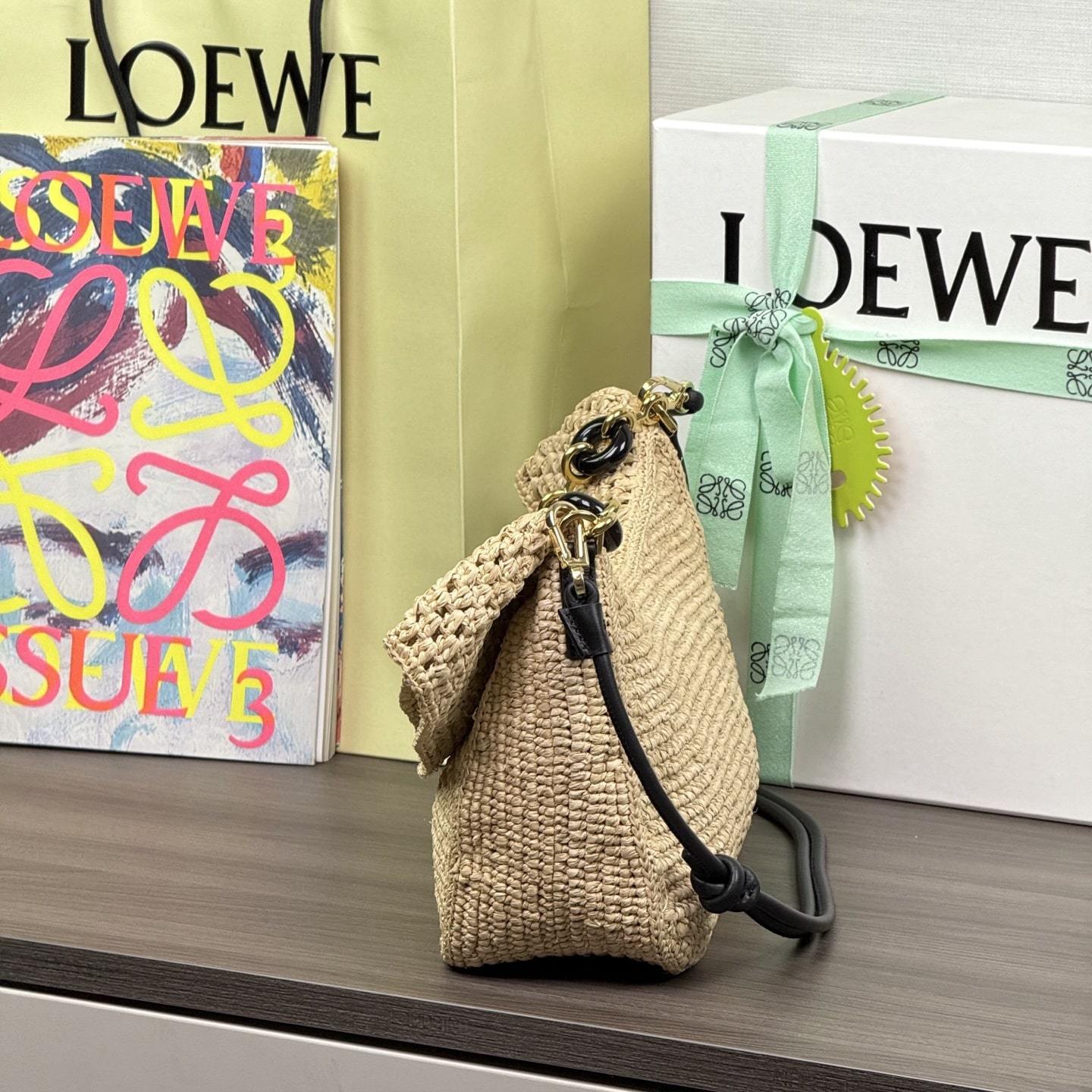 高仿Loewe*Ola系列2123酒椰纖維單肩包中號自然色免檢版