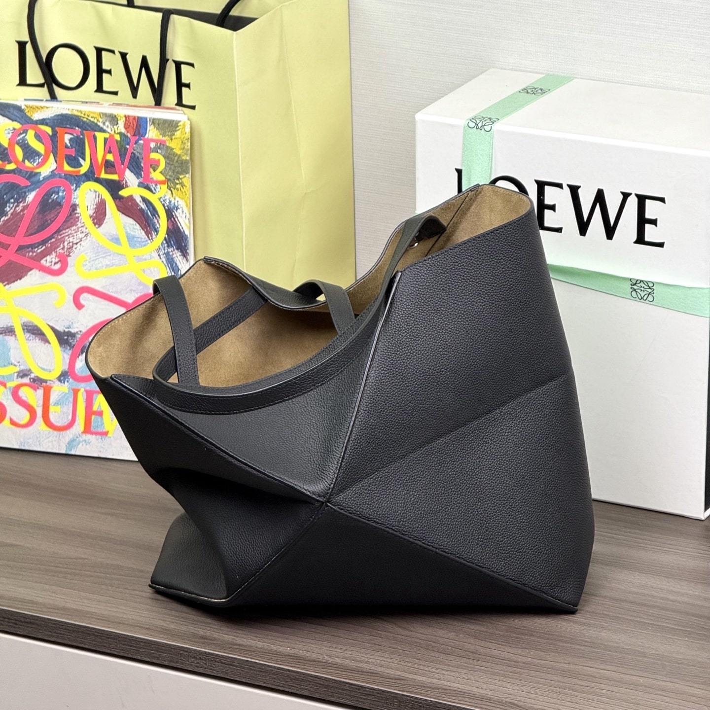 高仿Loewe*Fold系列1100幾何Tote包黑色中號免檢版