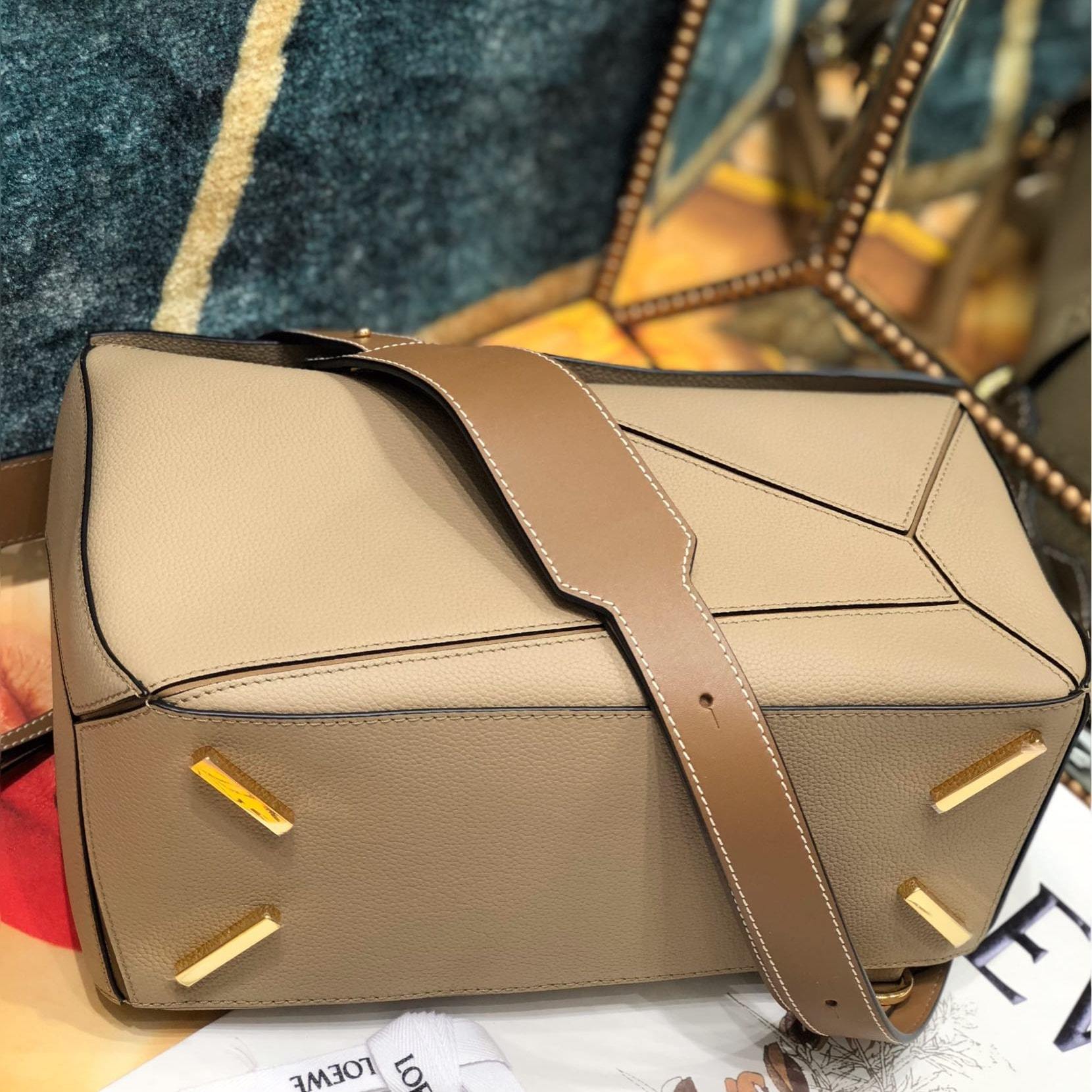 高仿Loewe*Puzzle系列2566單肩包沙色中號免檢版