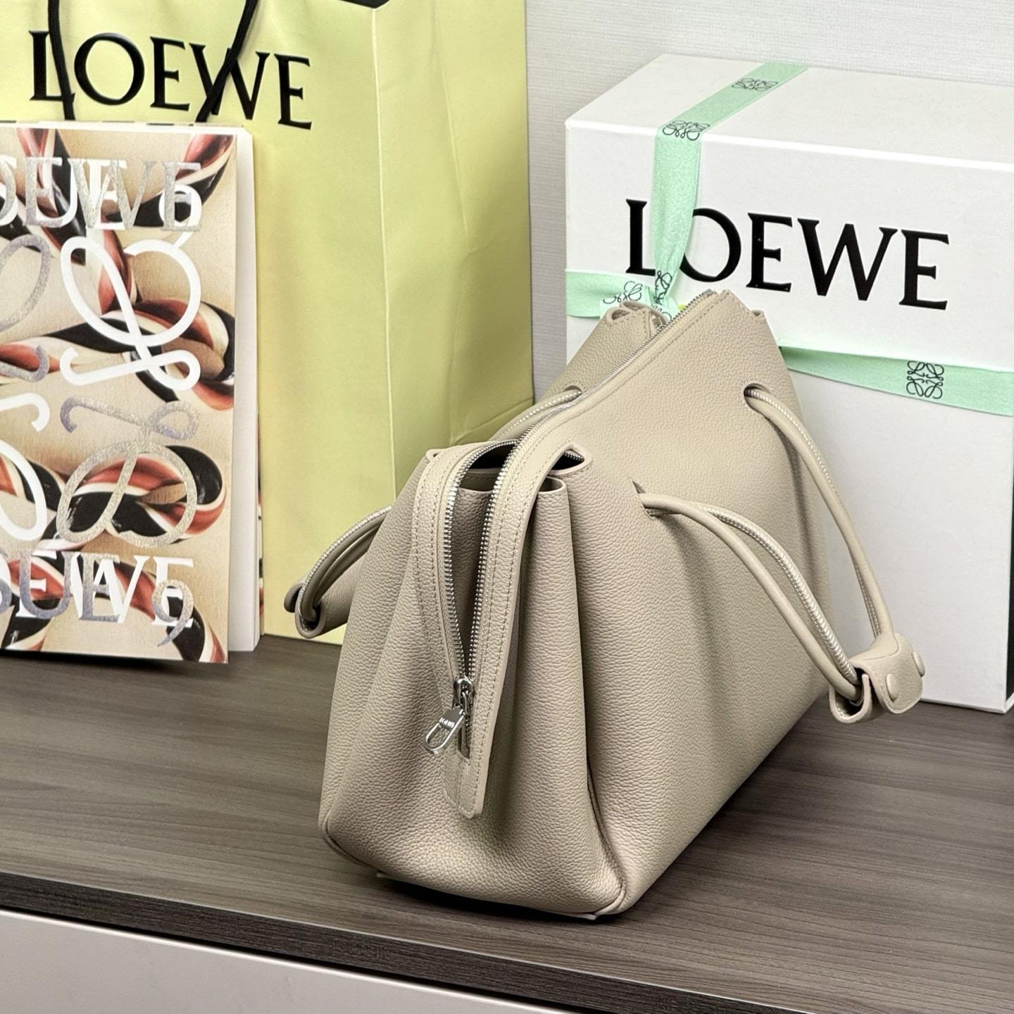高仿Loewe*Madrid系列5541小牛皮手提袋黏土色中號免檢版