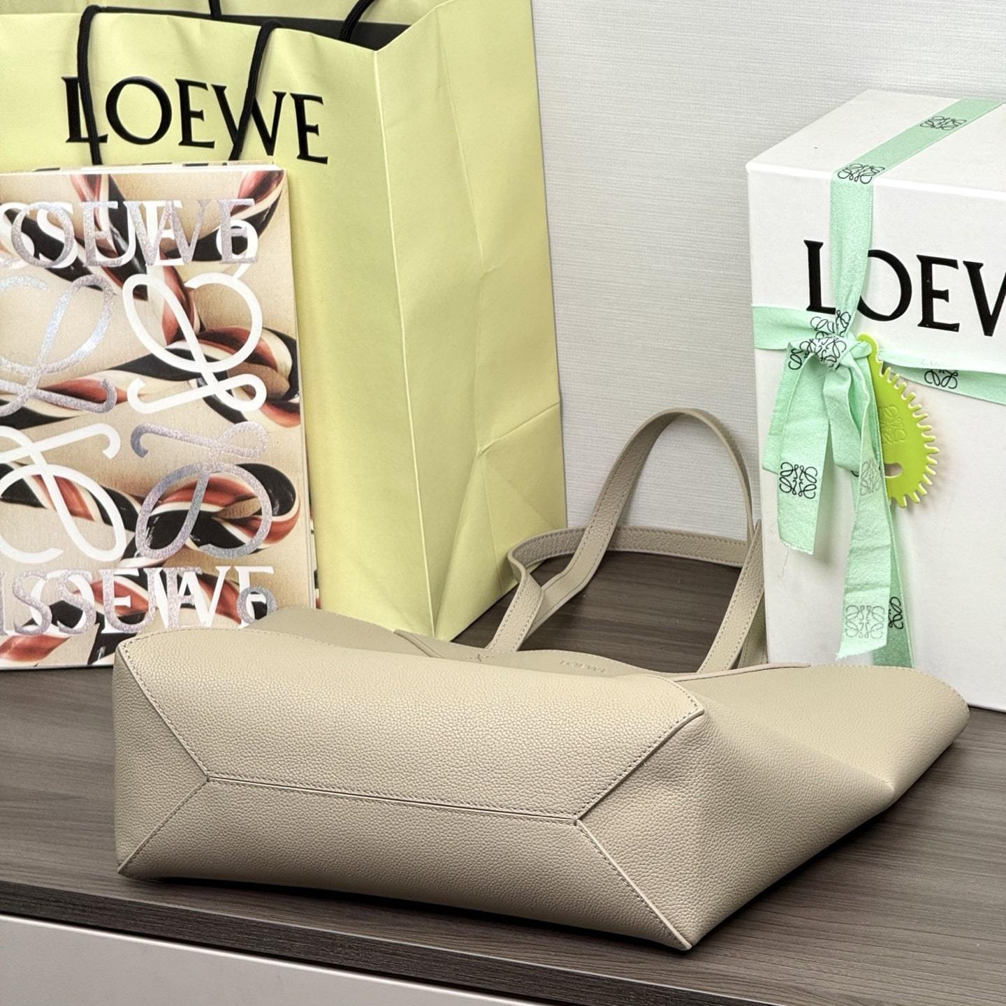 高仿Loewe*Fold系列5541幾何Tote包陶土色中號免檢版