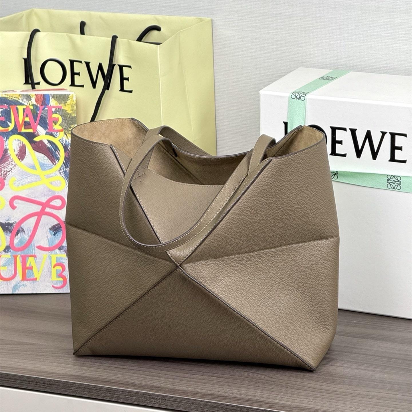高仿Loewe*Fold系列3170幾何Tote包灰褐色中號免檢版