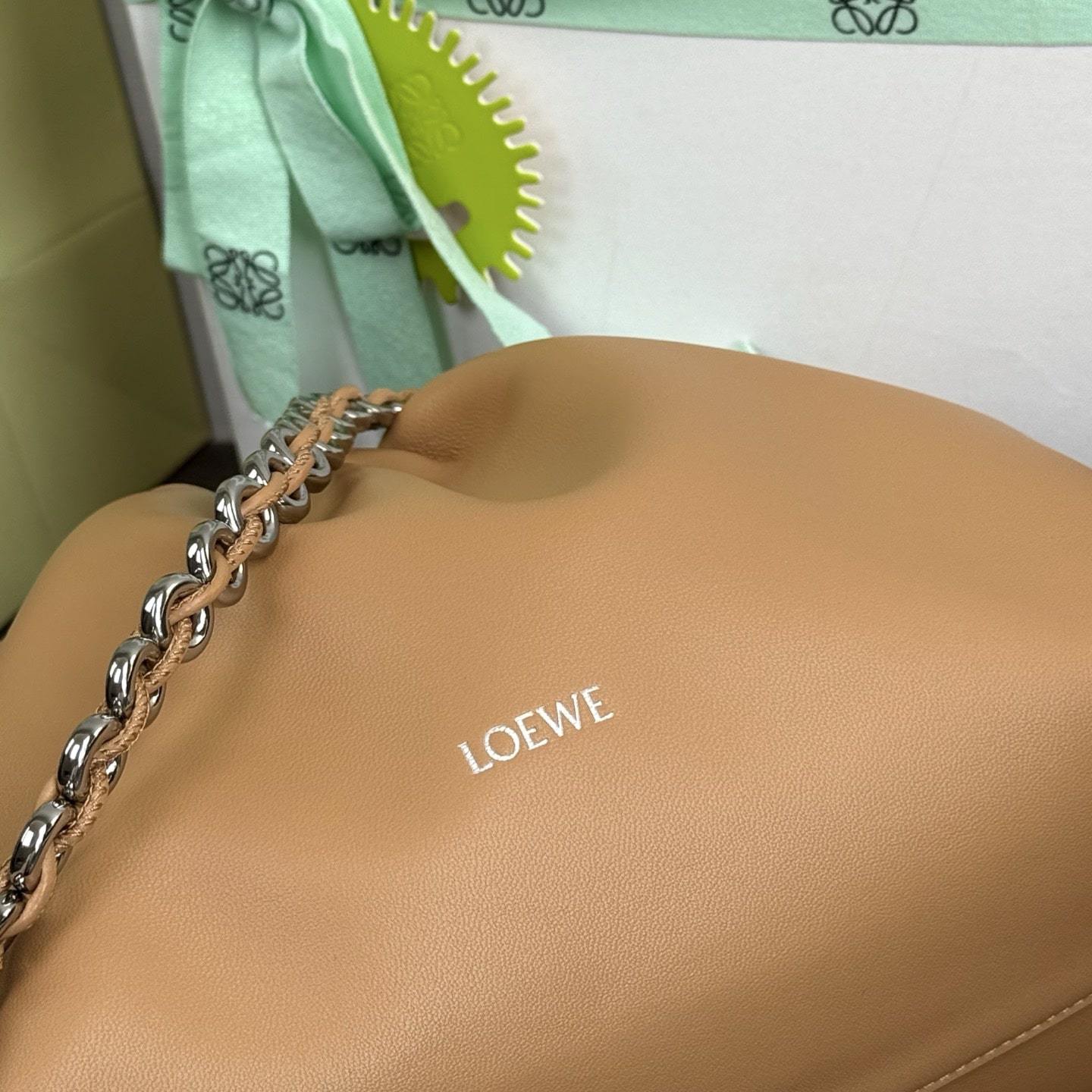 高仿Loewe*Flamenco系列9579雲朵包摩卡色中號免檢版
