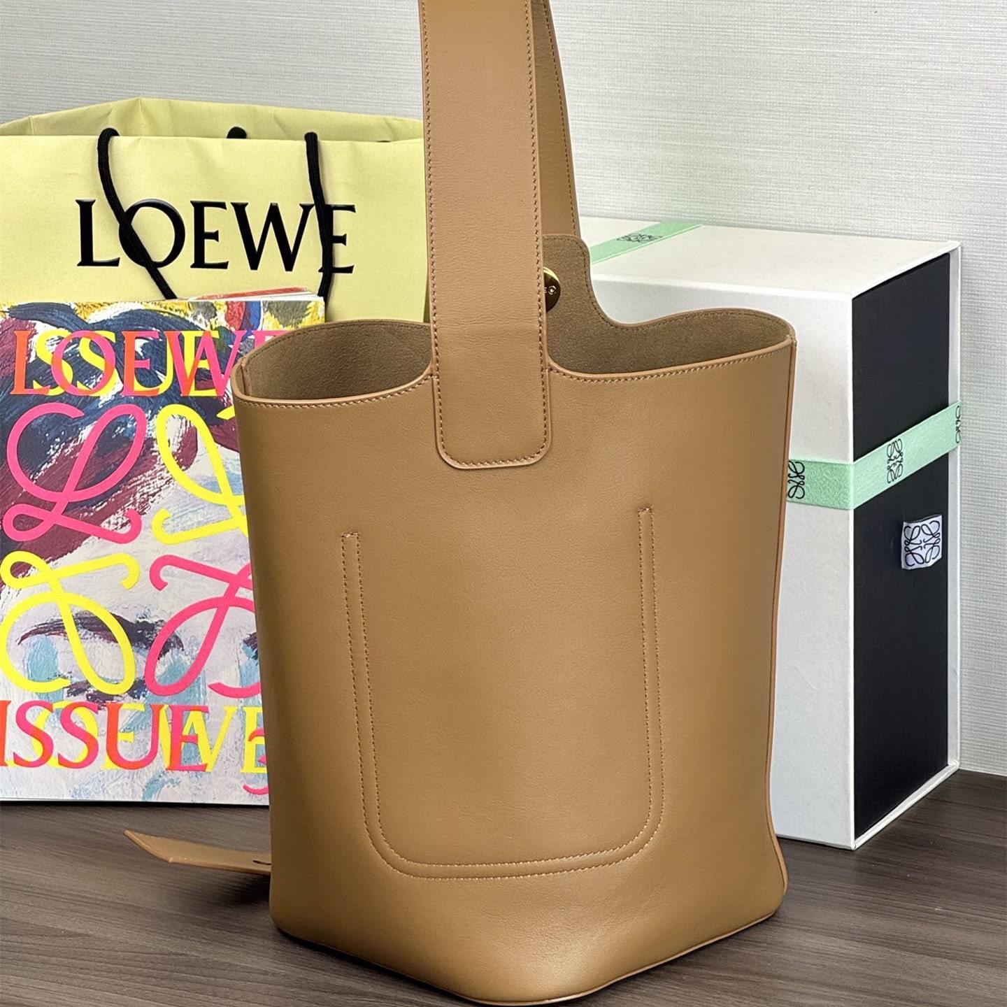 高仿Loewe*Bucket系列3980水桶包橡木棕色中號免檢版