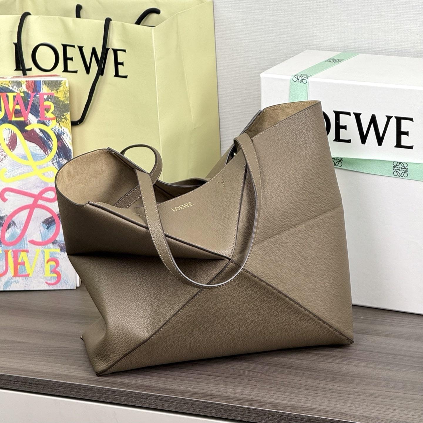 高仿Loewe*Fold系列3170幾何Tote包灰褐色中號免檢版