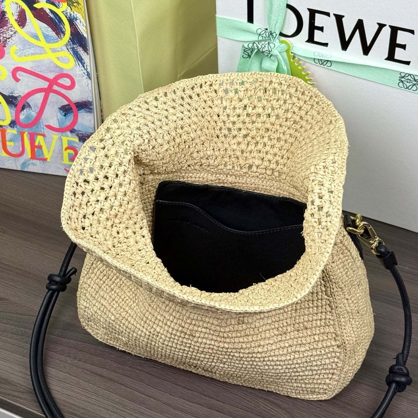 高仿Loewe*Ola系列2123酒椰纖維單肩包中號自然色免檢版