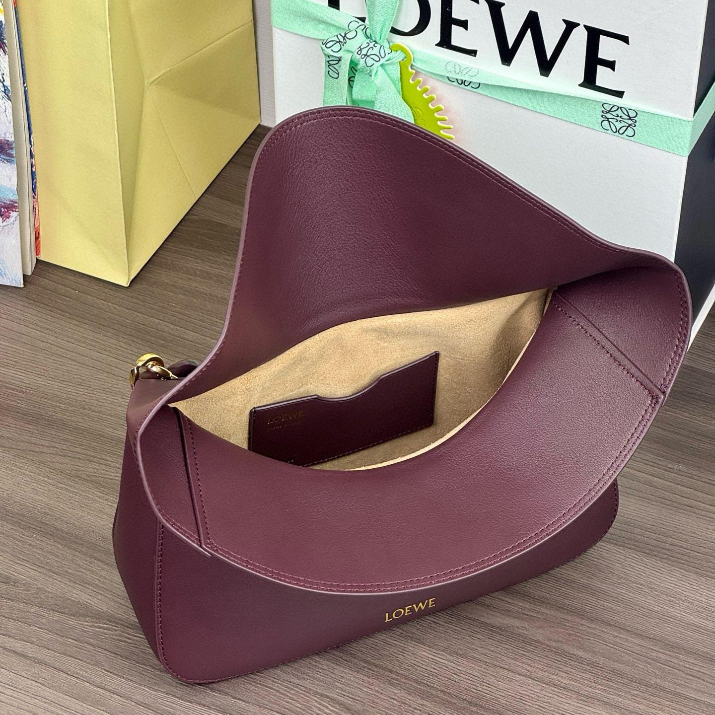 高仿Loewe*Ola系列7240小牛皮腋下包勃艮第紅中號免檢版