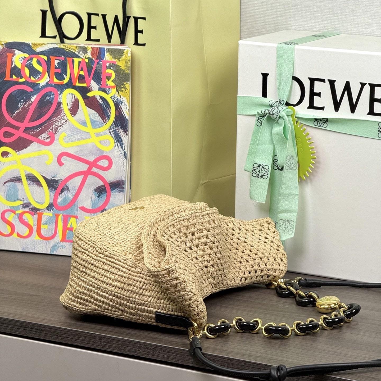 高仿Loewe*Ola系列2123酒椰纖維單肩包中號自然色免檢版