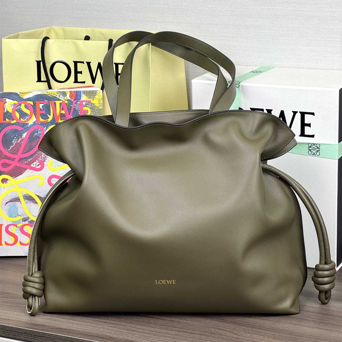 高仿Loewe*Flamenco系列3969購物袋卡其綠大號免檢版