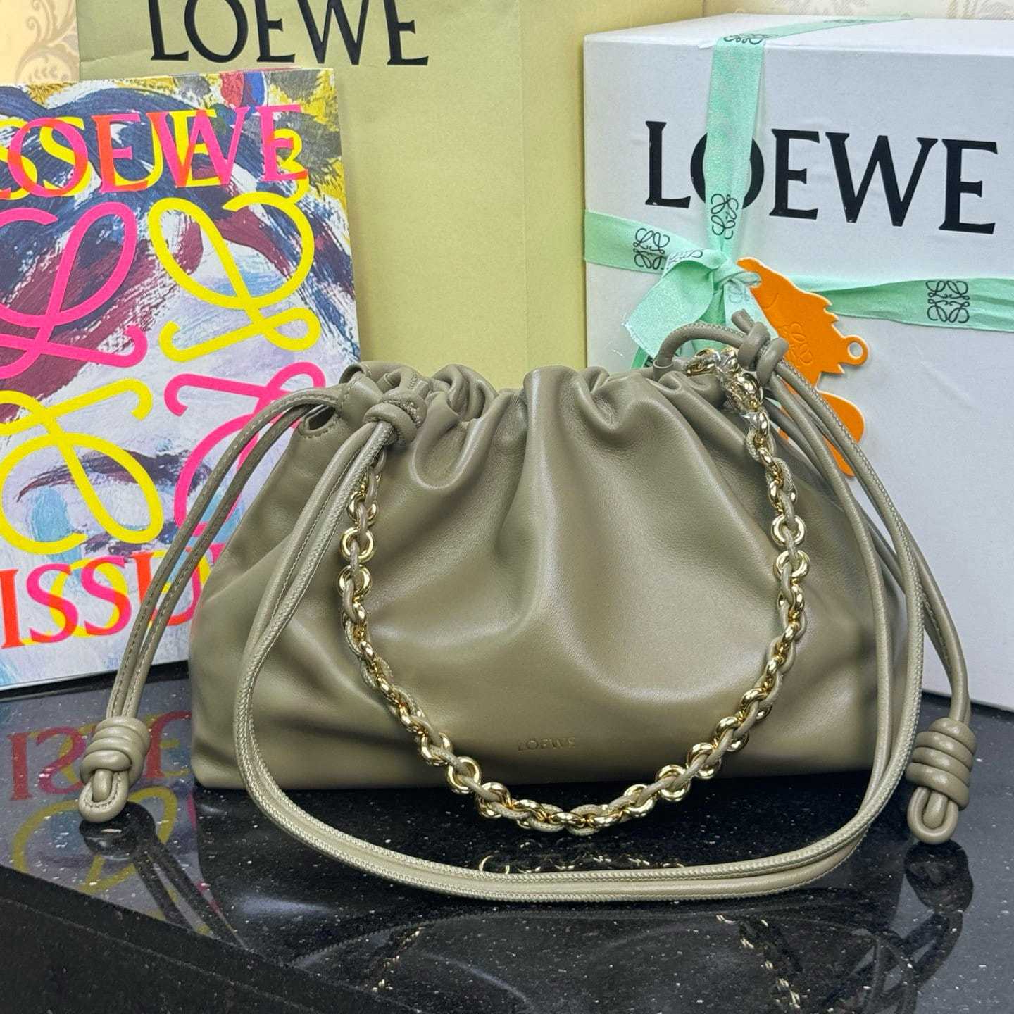 高仿Loewe*Flamenco系列4787小羊皮元寶袋桉樹綠中號免檢版
