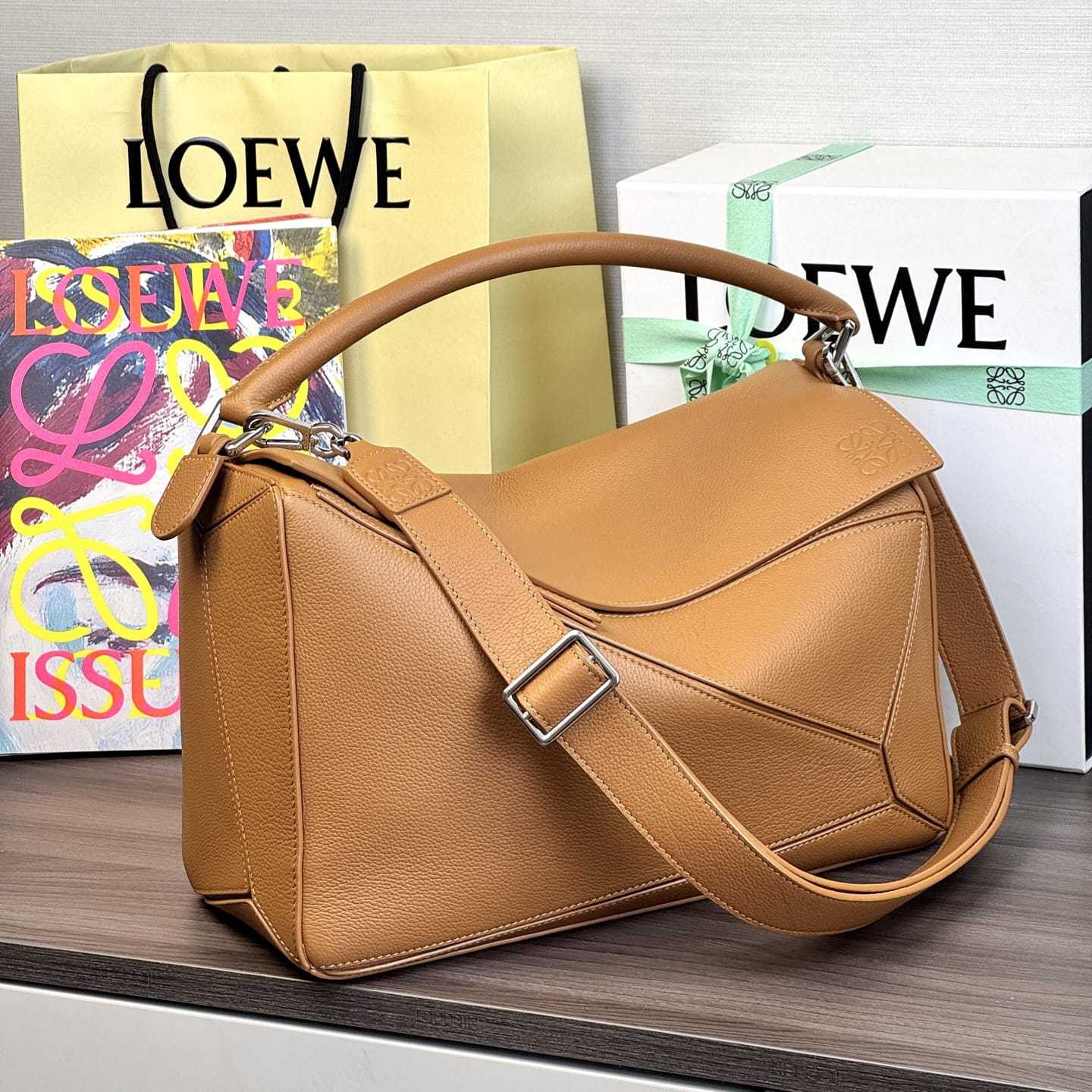 高仿Loewe*Puzzle系列6518小牛皮斜挎包峽谷棕大號免檢版