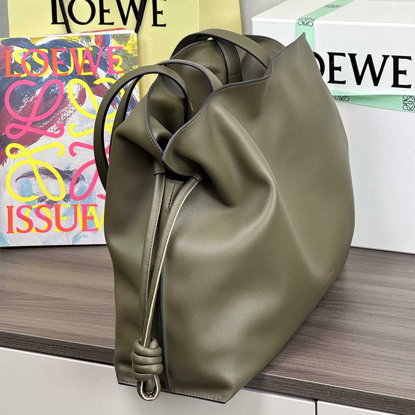 高仿Loewe*Flamenco系列3969購物袋卡其綠大號免檢版
