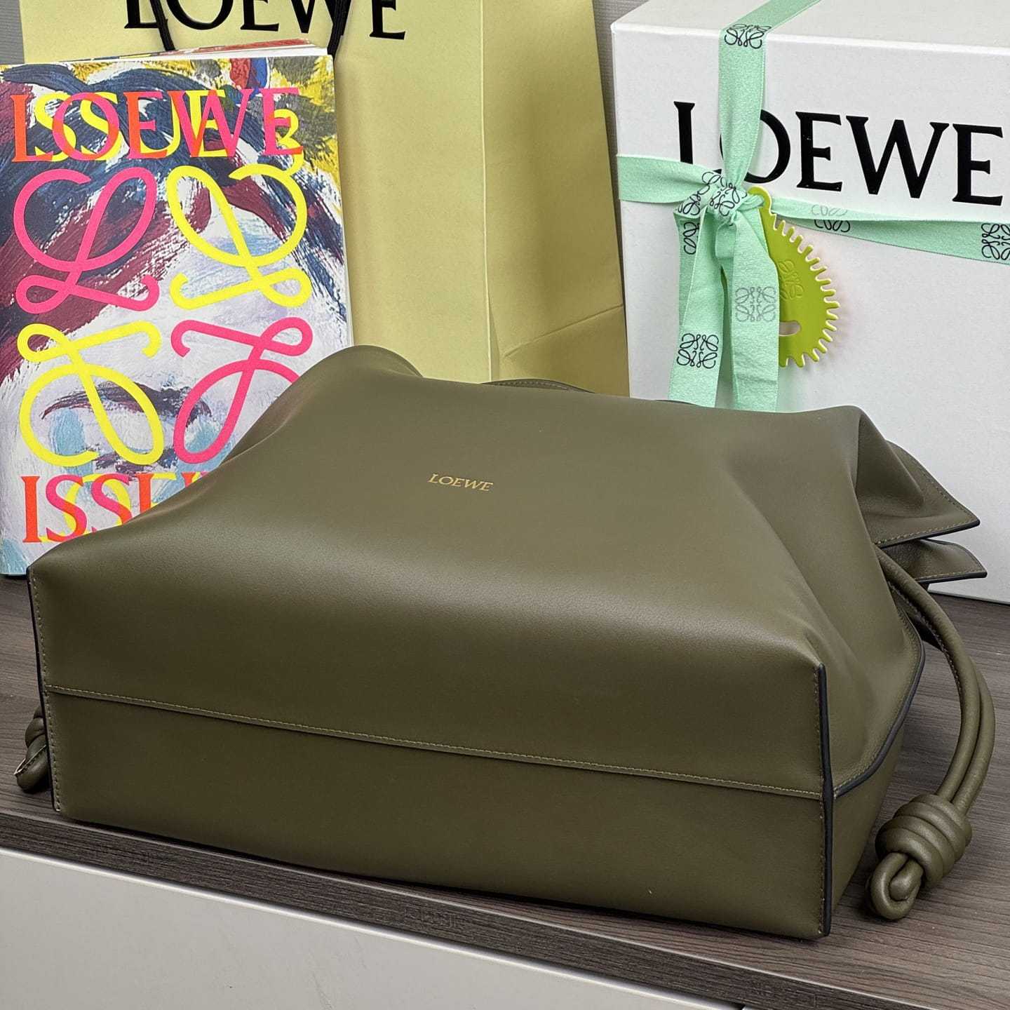 高仿Loewe*Flamenco系列3969購物袋卡其綠大號免檢版