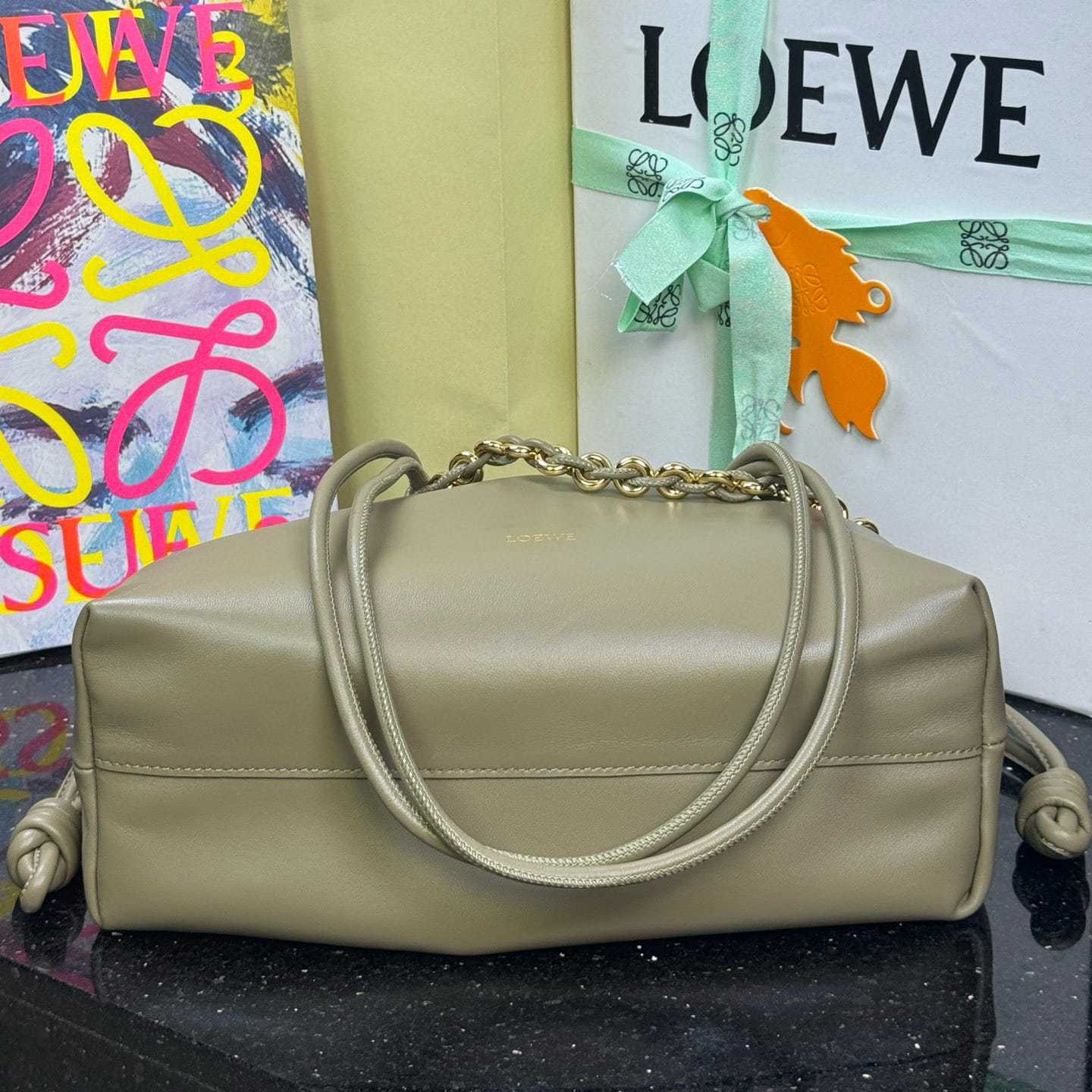 高仿Loewe*Flamenco系列4787小羊皮元寶袋桉樹綠中號免檢版