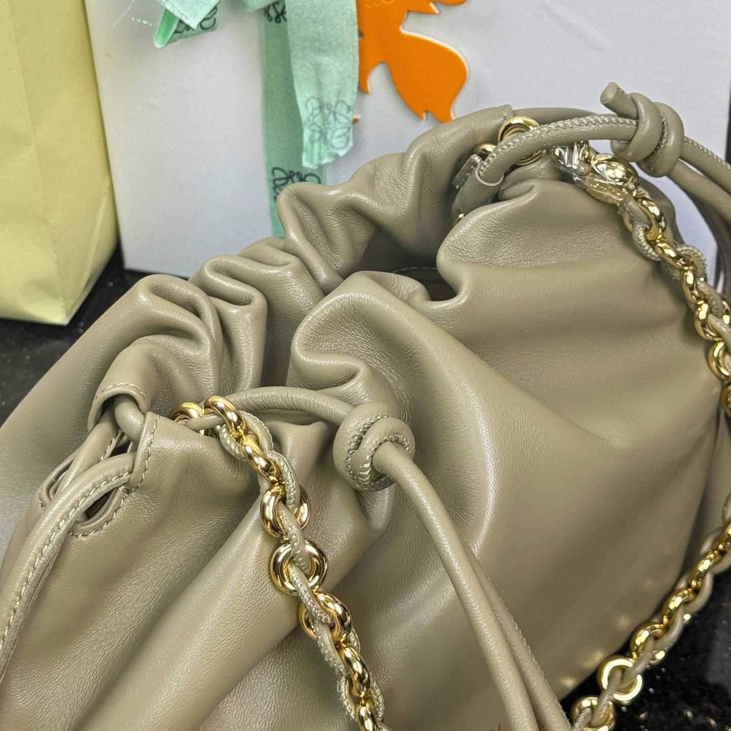 高仿Loewe*Flamenco系列4787小羊皮元寶袋桉樹綠中號免檢版