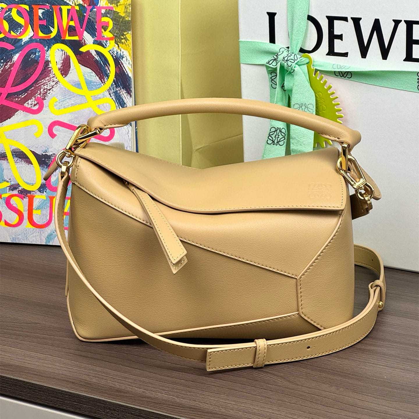 高仿Loewe*Puzzle系列6640單肩包小牛皮米黃色小號免檢版