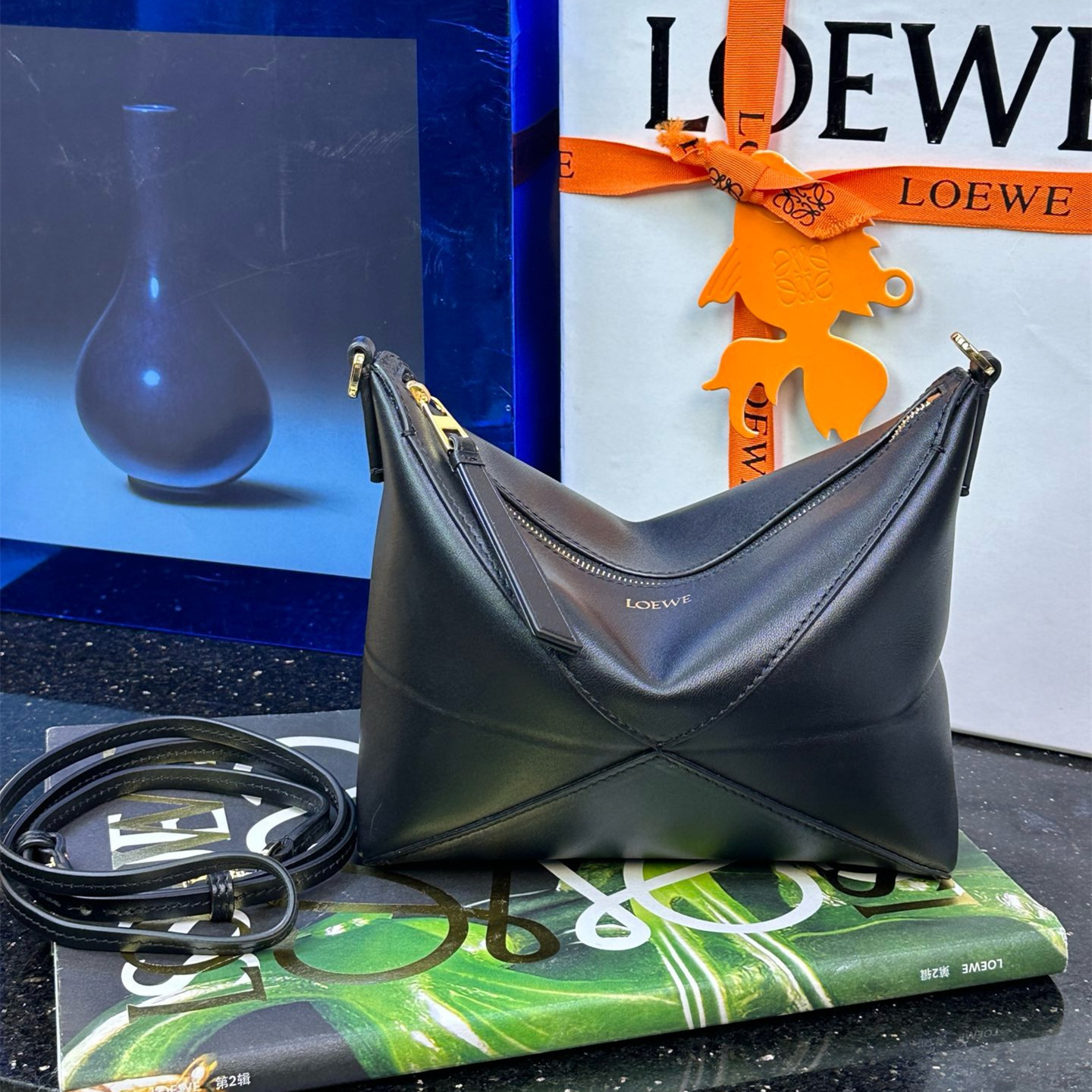 高仿Loewe*Fold系列1100小牛皮手提單肩包黑色免檢版