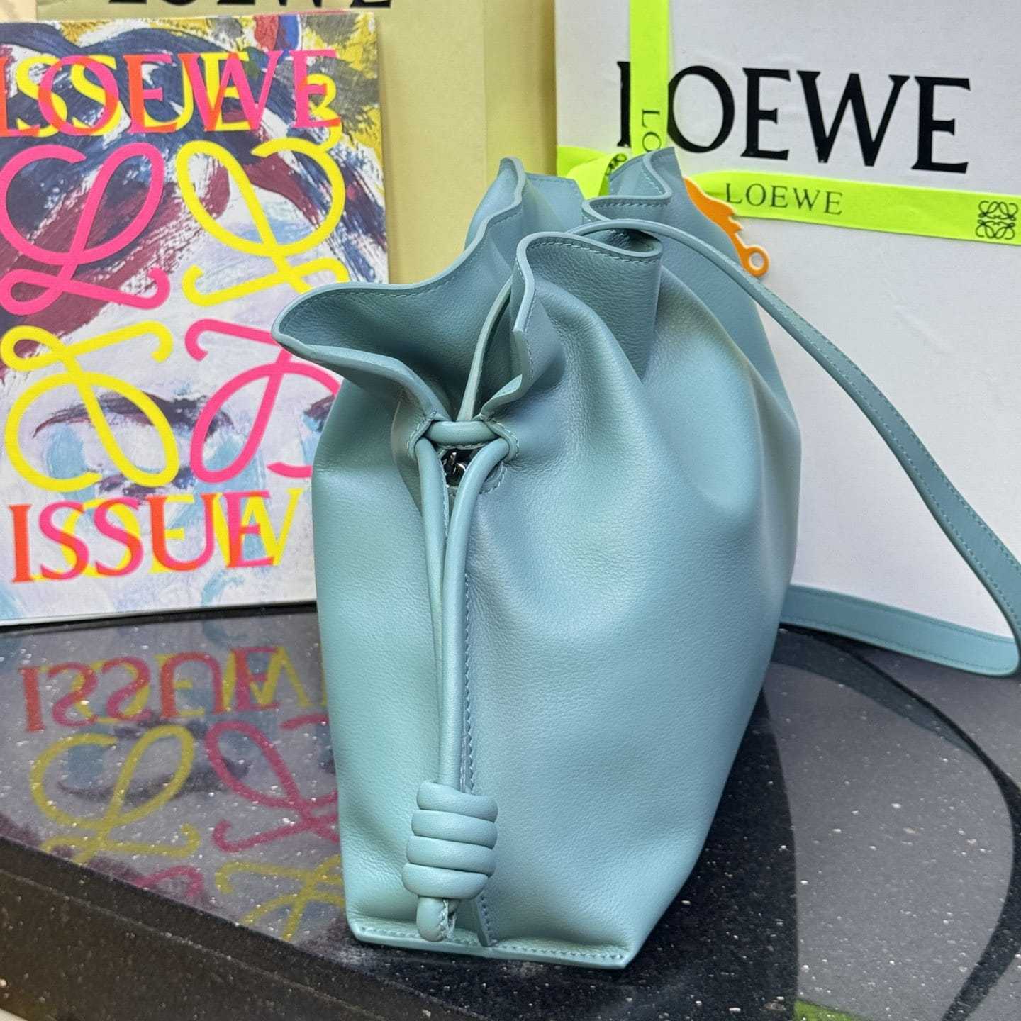高仿Loewe*Flamenco系列4412小牛皮雲朵包水藍色中號免檢版