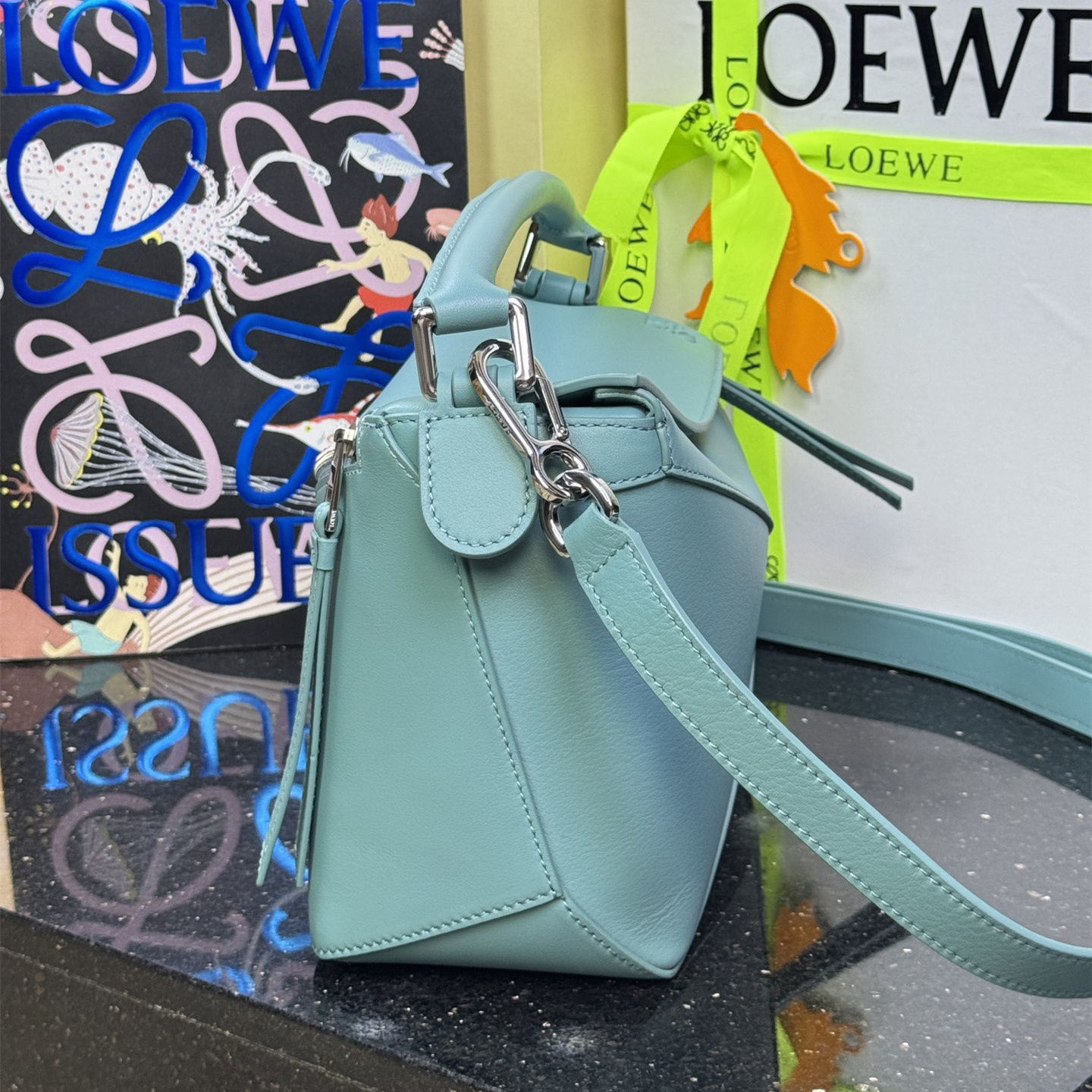 高仿Loewe*Puzzle系列4412單肩包小牛皮水藍色小號免檢版