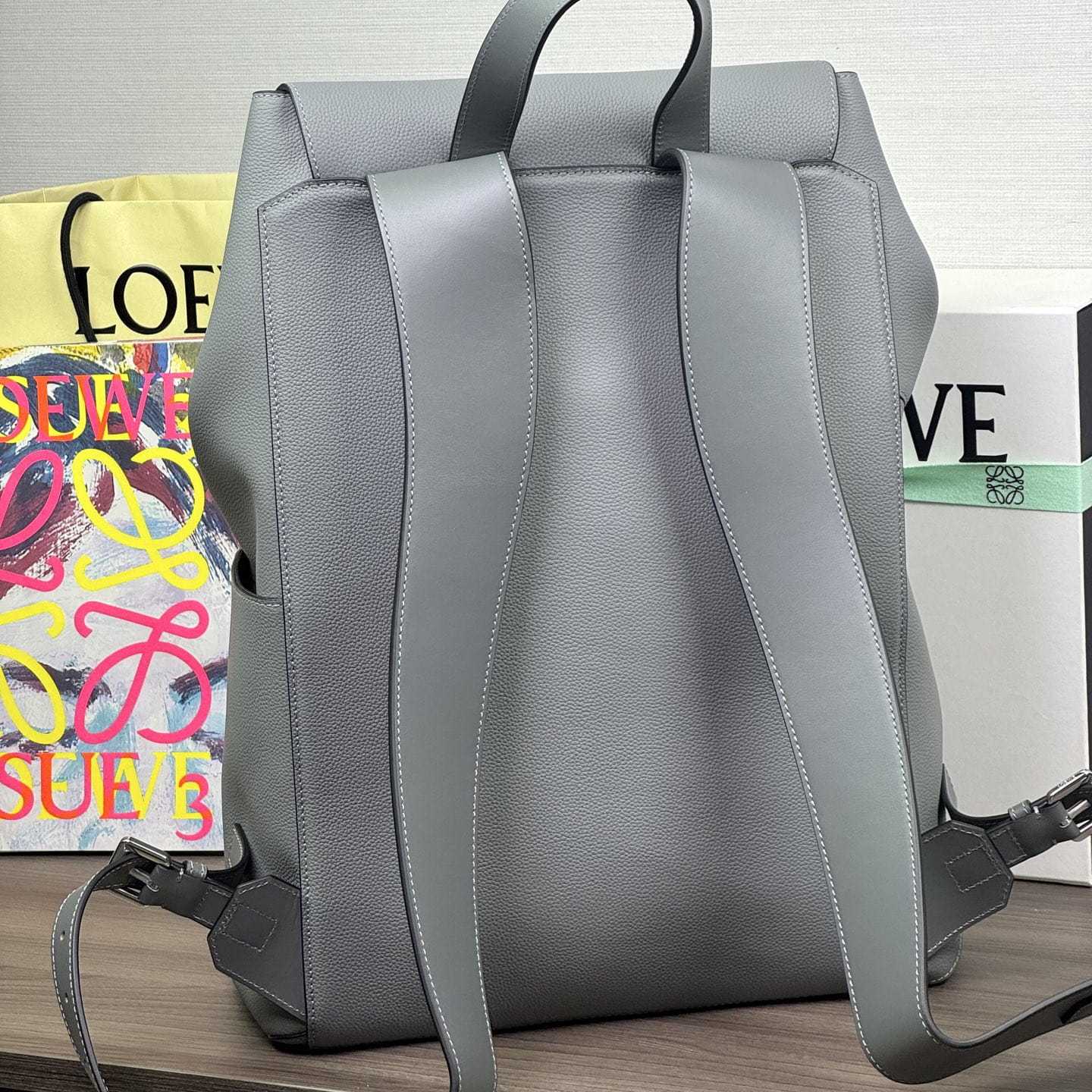 高仿Loewe*1560粒面小牛皮男士雙肩背囊灰色免檢版