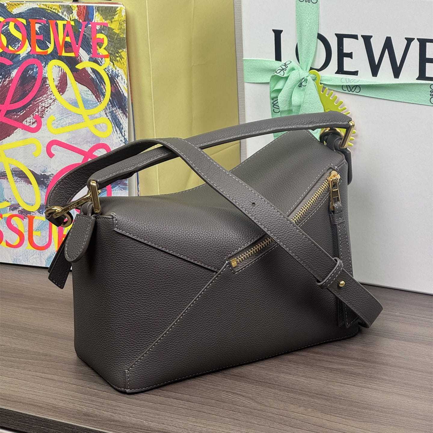 高仿Loewe*Puzzle系列1220單肩包小牛皮深灰色小號免檢版