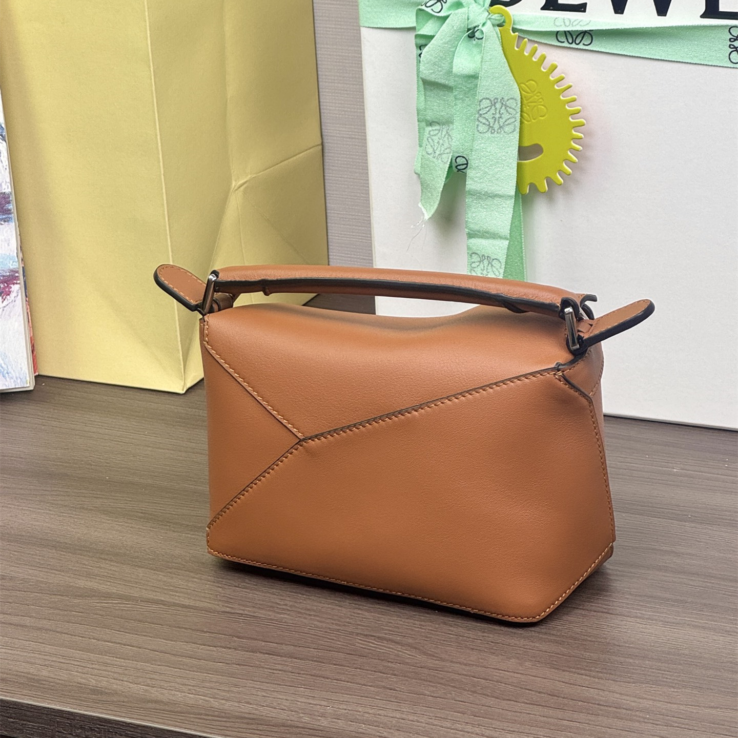 高仿Loewe*Puzzle系列2530單肩包小牛皮棕褐色Mini免檢版