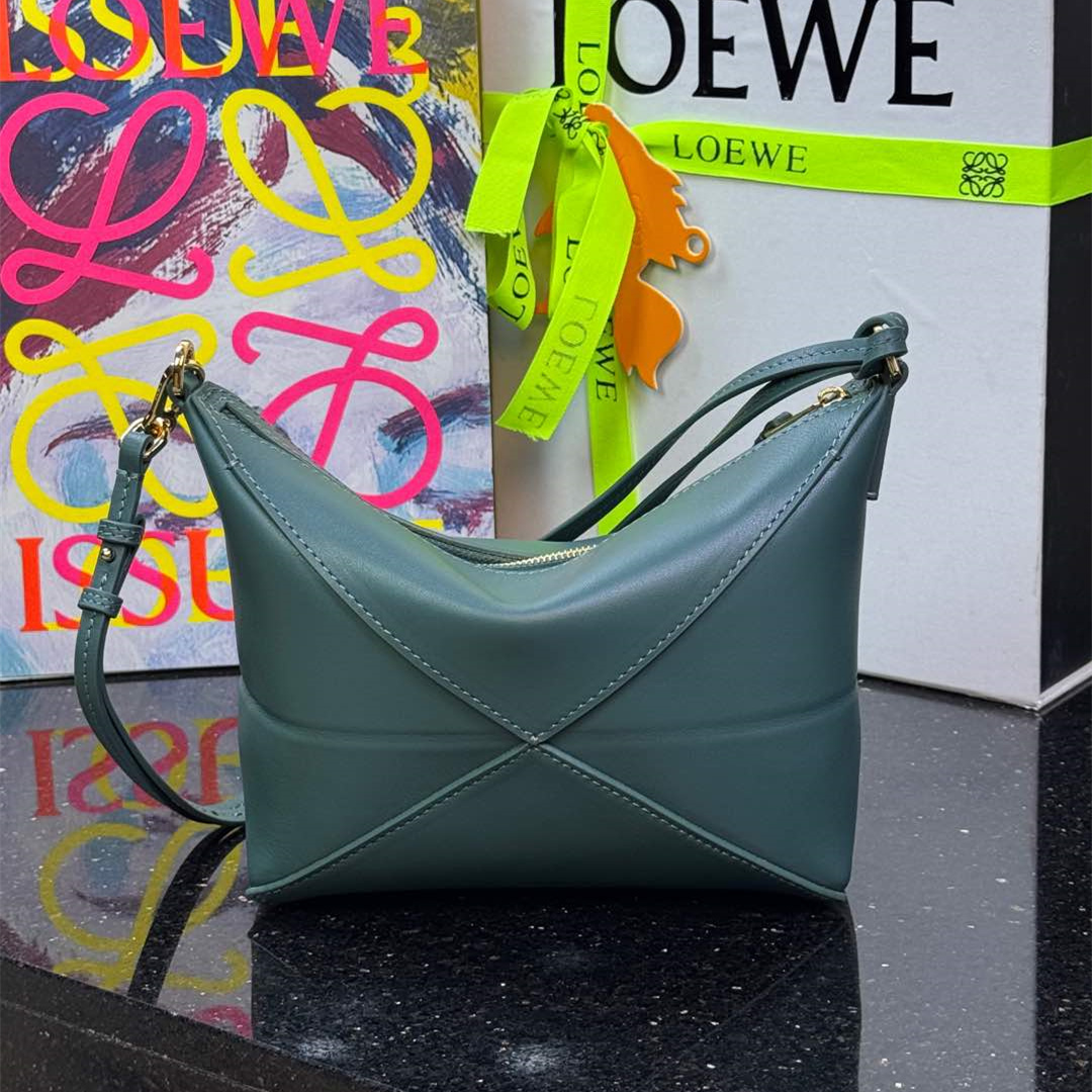 高仿Loewe*Fold系列4535小牛皮手提單肩包香根草色免檢版