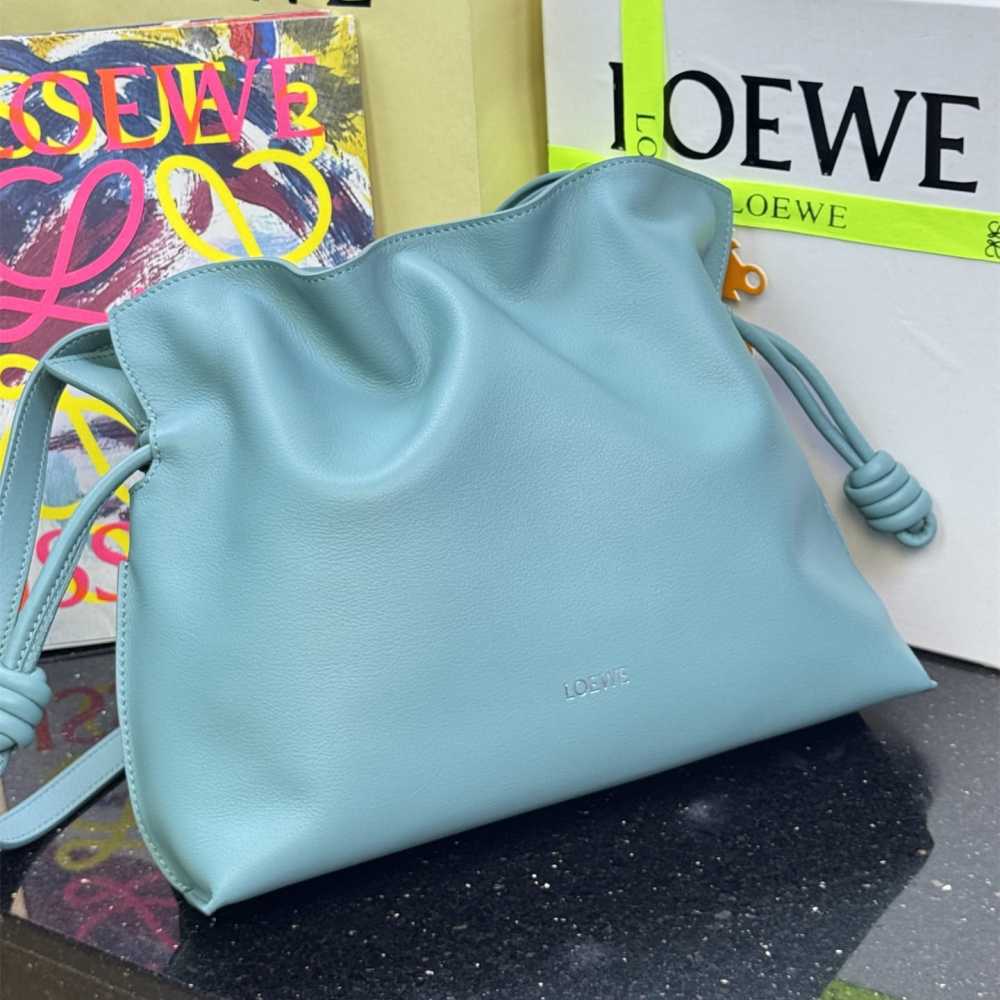 高仿Loewe*Flamenco系列4412小牛皮雲朵包水藍色中號免檢版