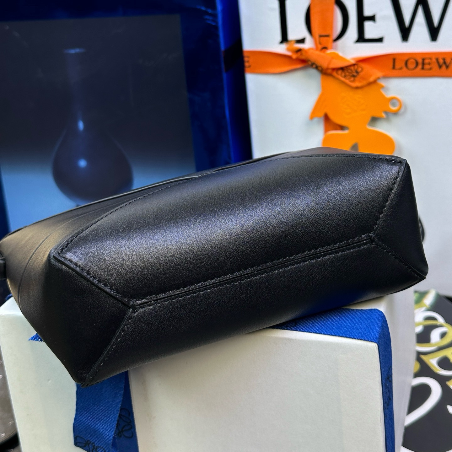 高仿Loewe*Fold系列1100小牛皮手提單肩包黑色免檢版