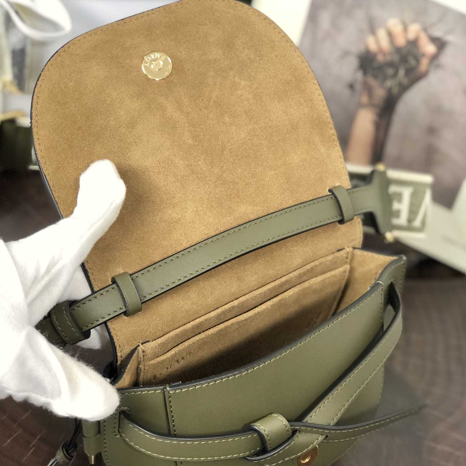 高仿Loewe*Gate系列4357小牛皮斜挎包綠色Mini免檢版