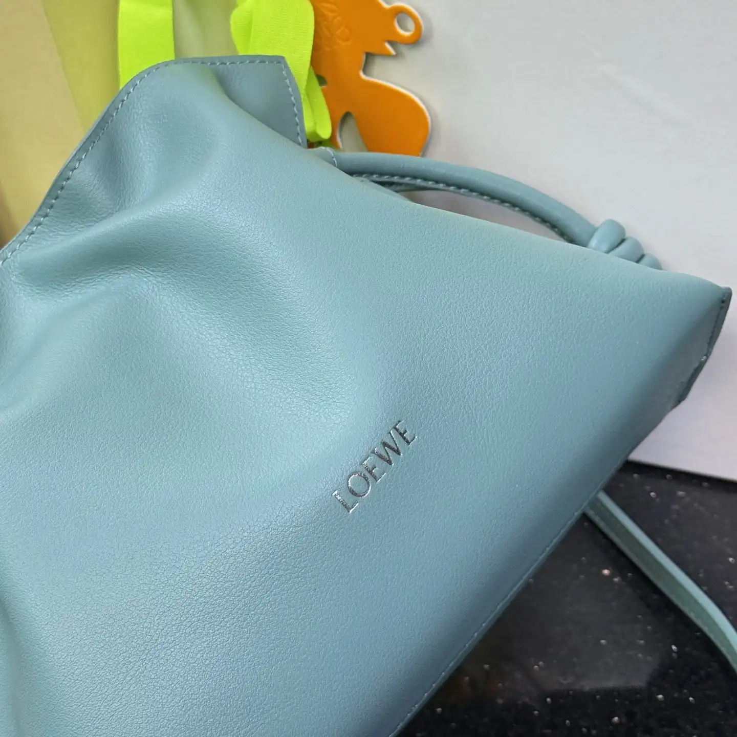 Loewe Flamenco 4412：五金刻字與內裡做工