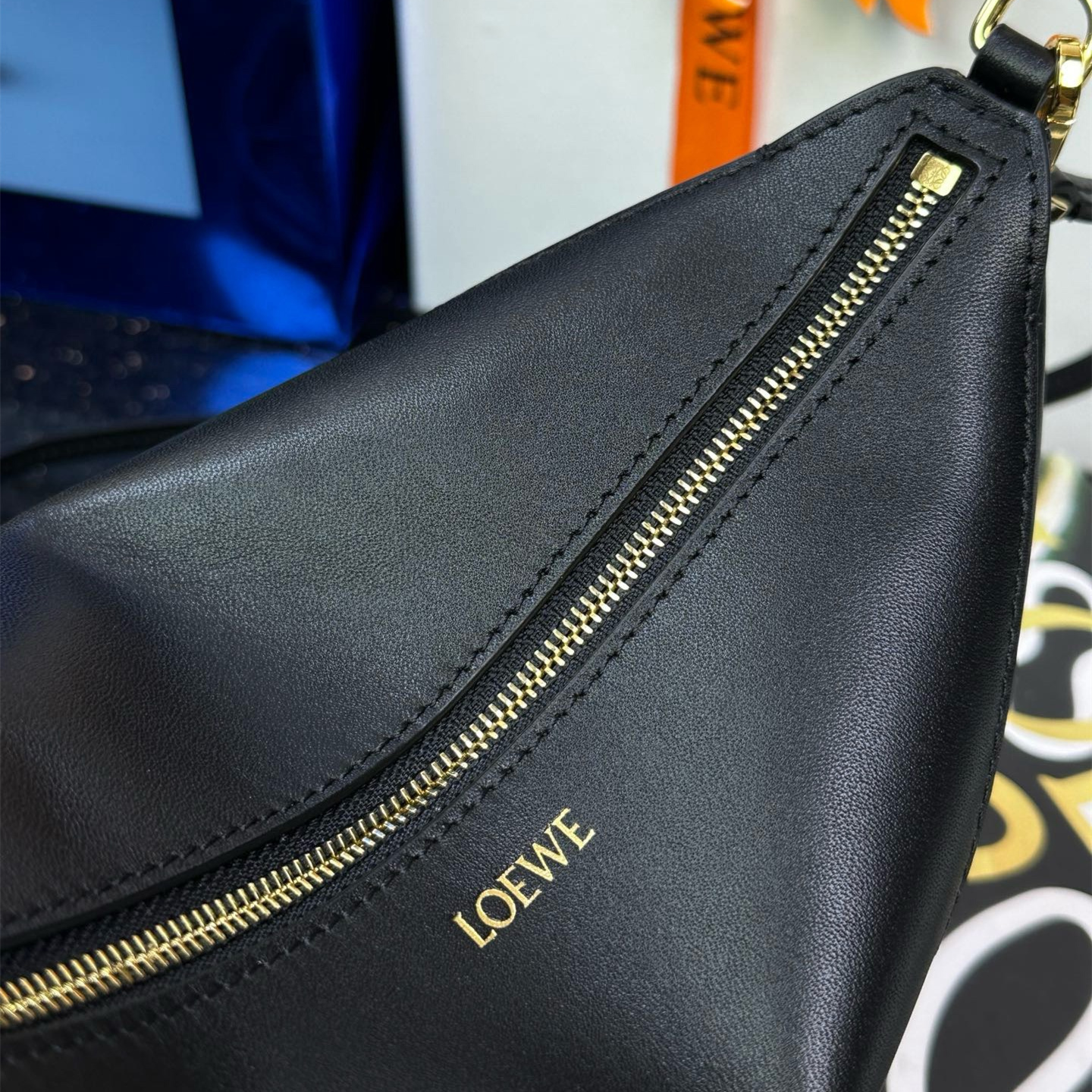高仿Loewe*Fold系列1100小牛皮手提單肩包黑色免檢版