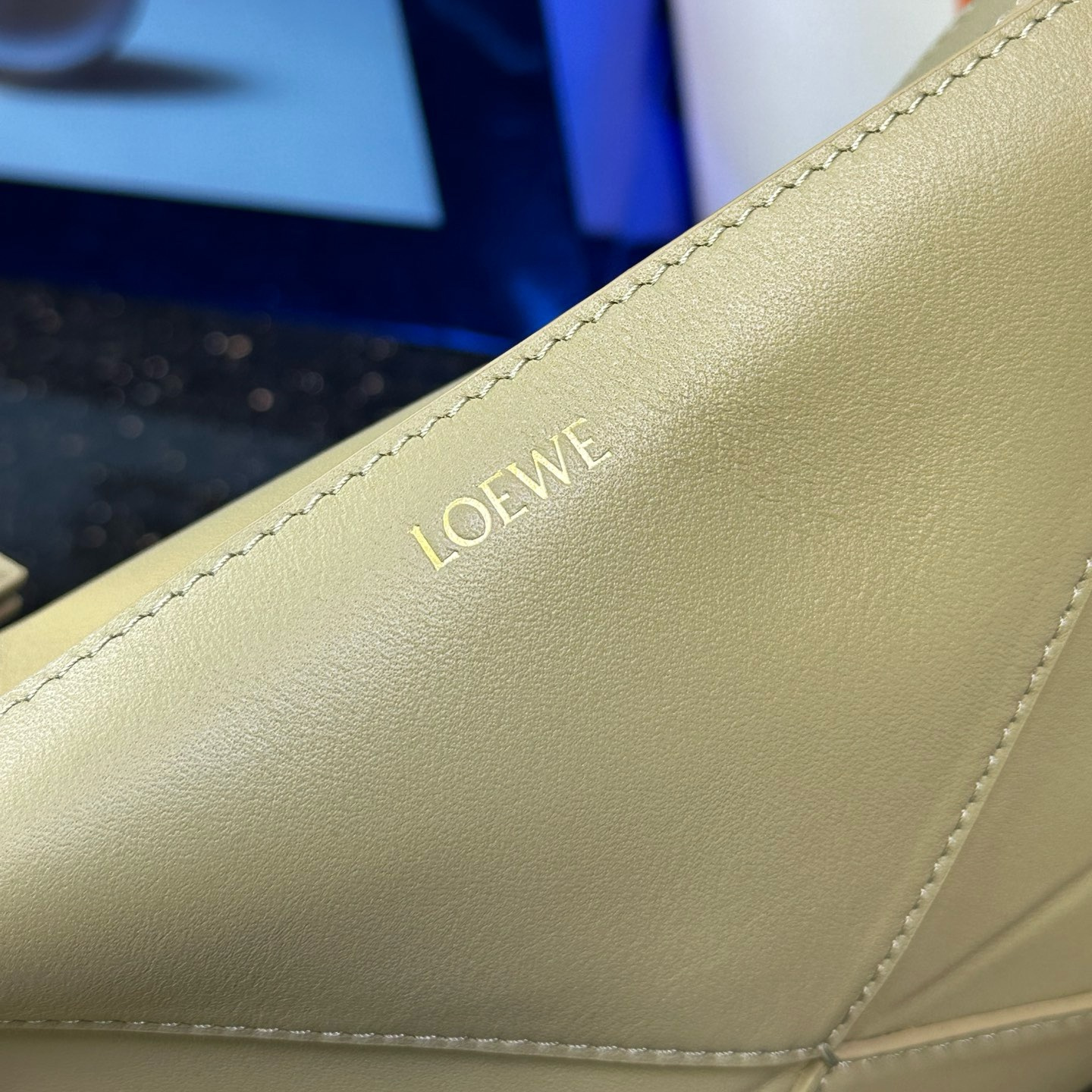 高仿Loewe*Fold系列9584小牛皮手提單肩包黏土綠免檢版