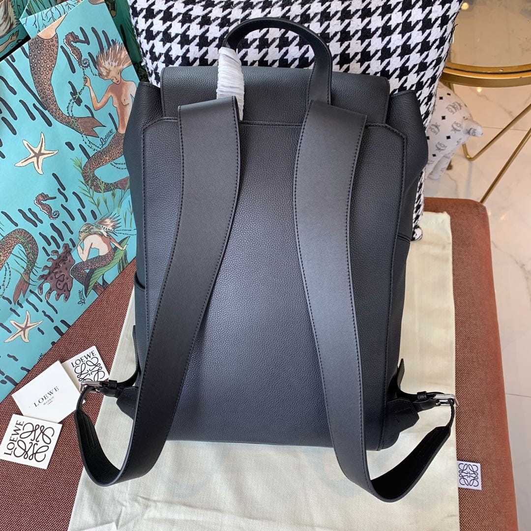 高仿Loewe*1100粒面小牛皮男士雙肩背囊黑色免檢版