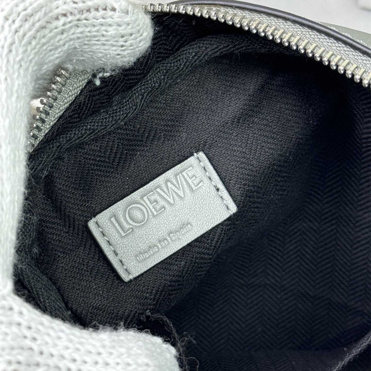 高仿Loewe*Military系列1640牛皮男士郵差包瀝青灰小號免檢版
