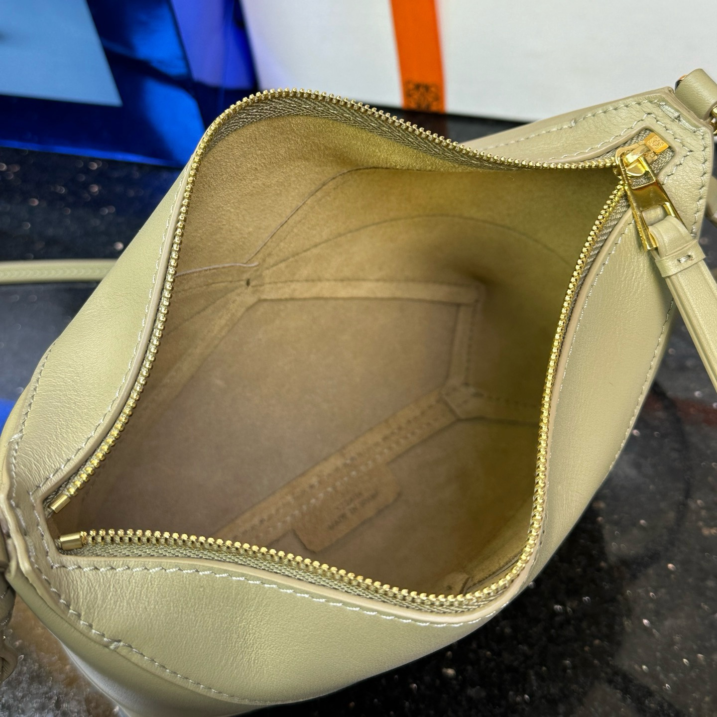 高仿Loewe*Fold系列9584小牛皮手提單肩包黏土綠免檢版