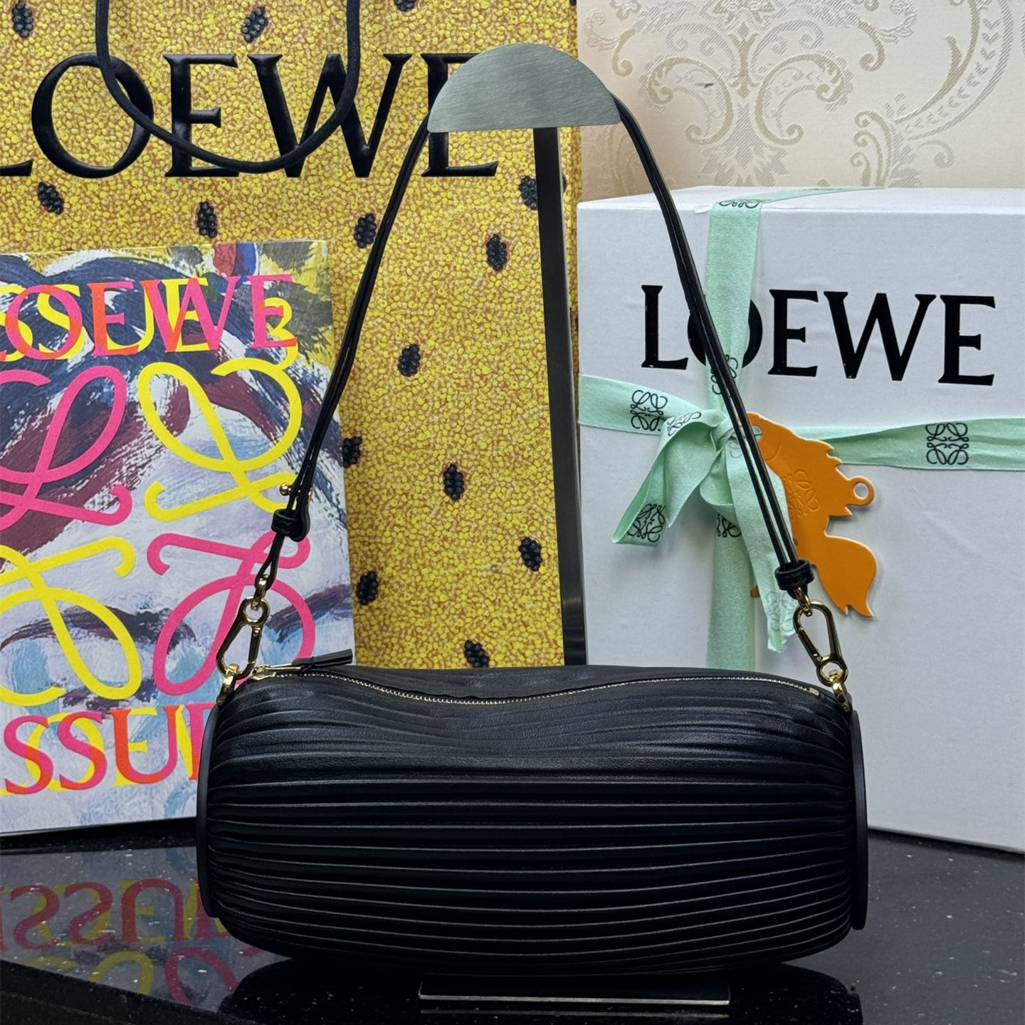 高仿Loewe*1100小羊皮斜跨單肩包黑色免檢版