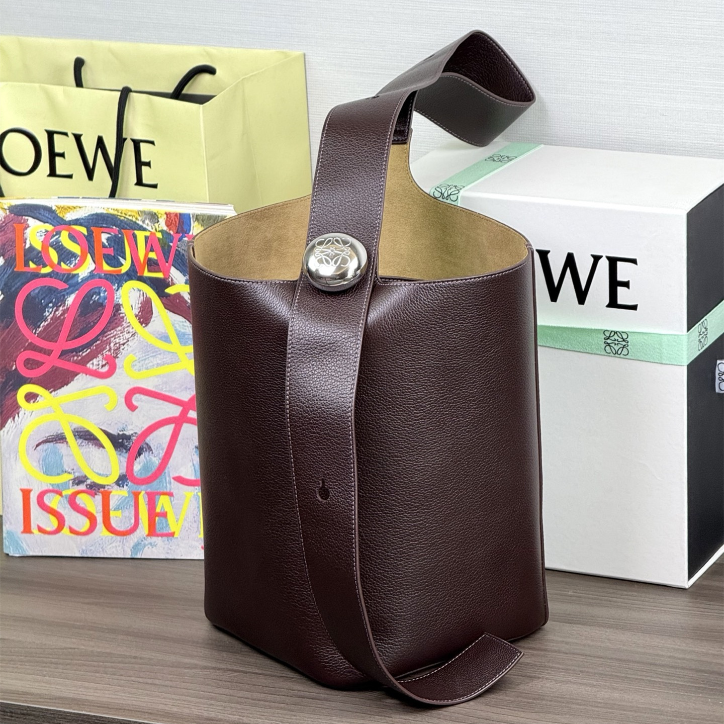 高仿Loewe*Bucket系列3468水桶袋牛血色大號免檢版