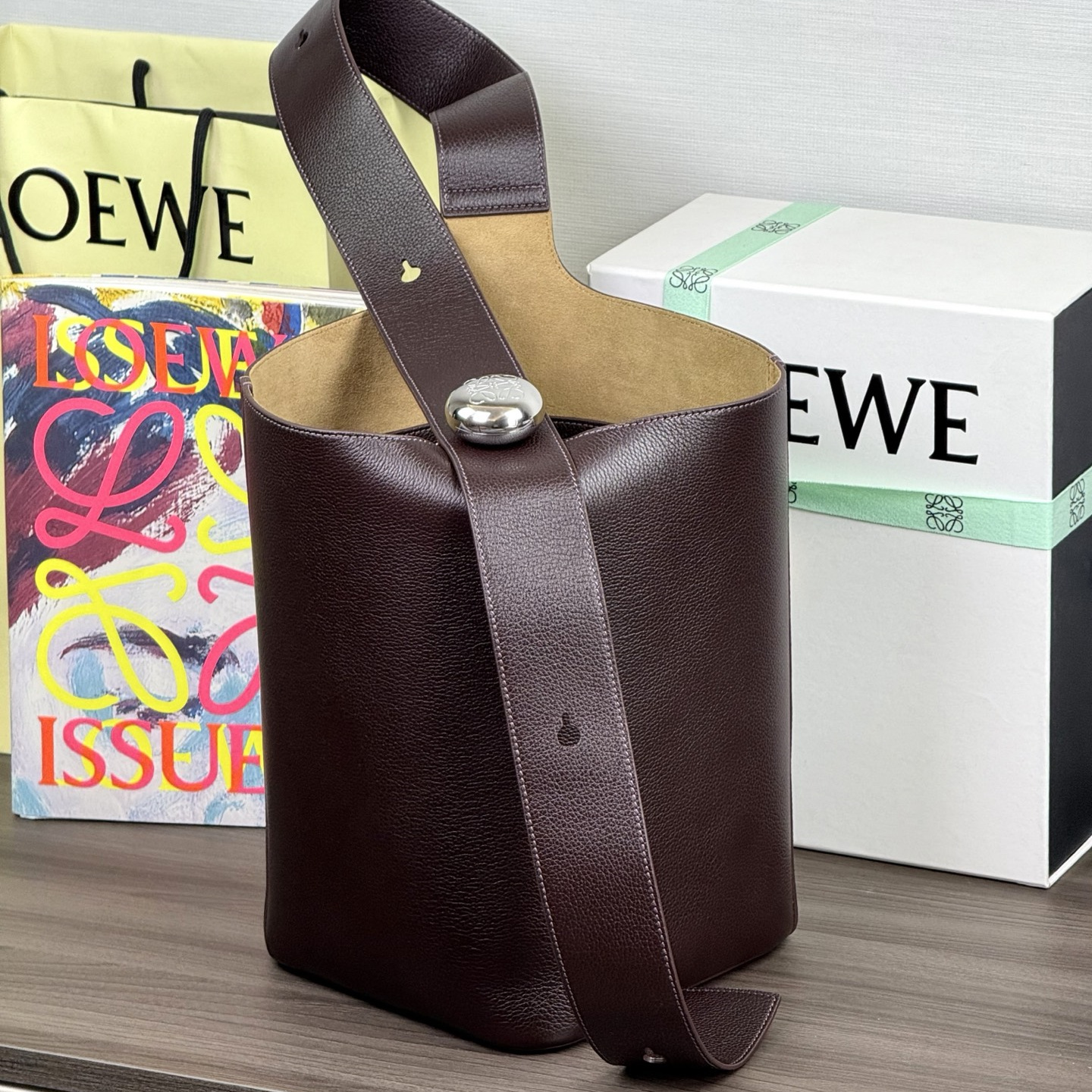 高仿Loewe*Bucket系列3468水桶袋牛血色大號免檢版