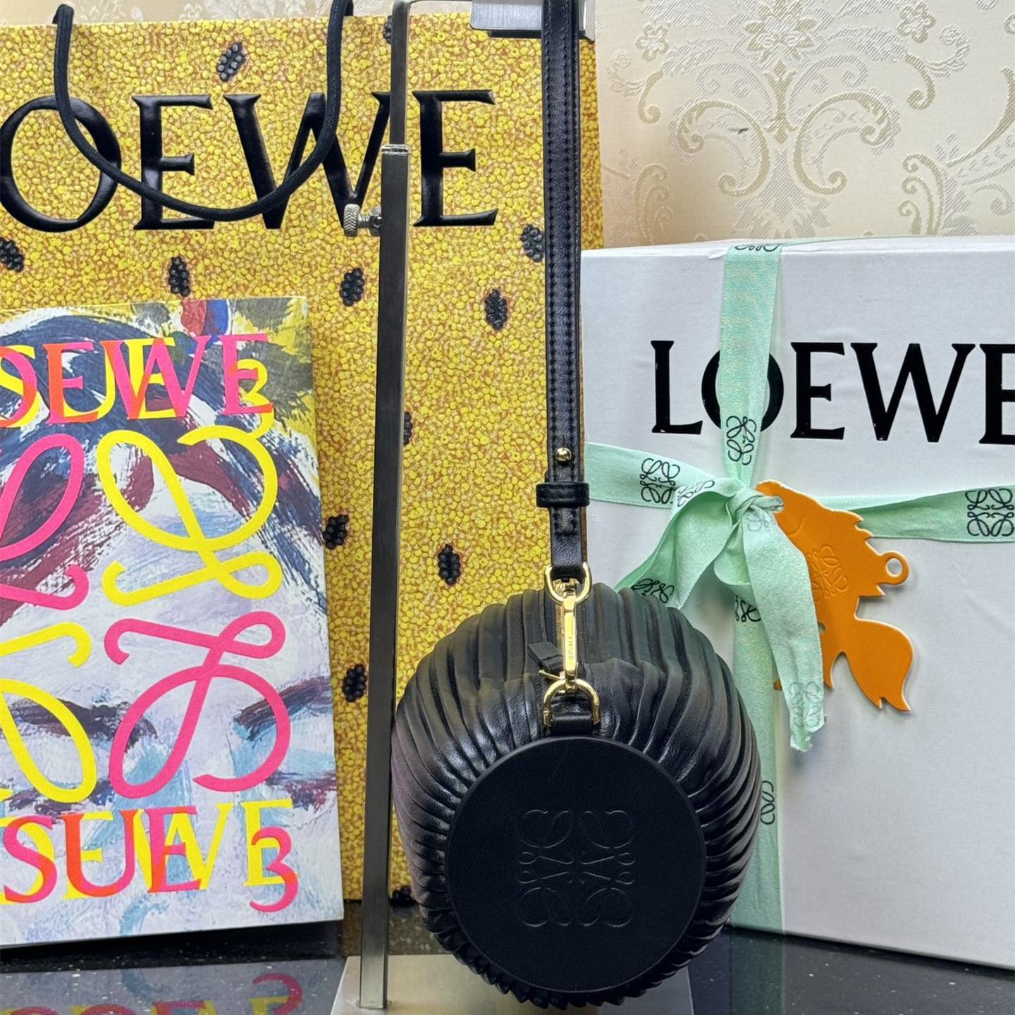 高仿Loewe*1100小羊皮斜跨單肩包黑色免檢版