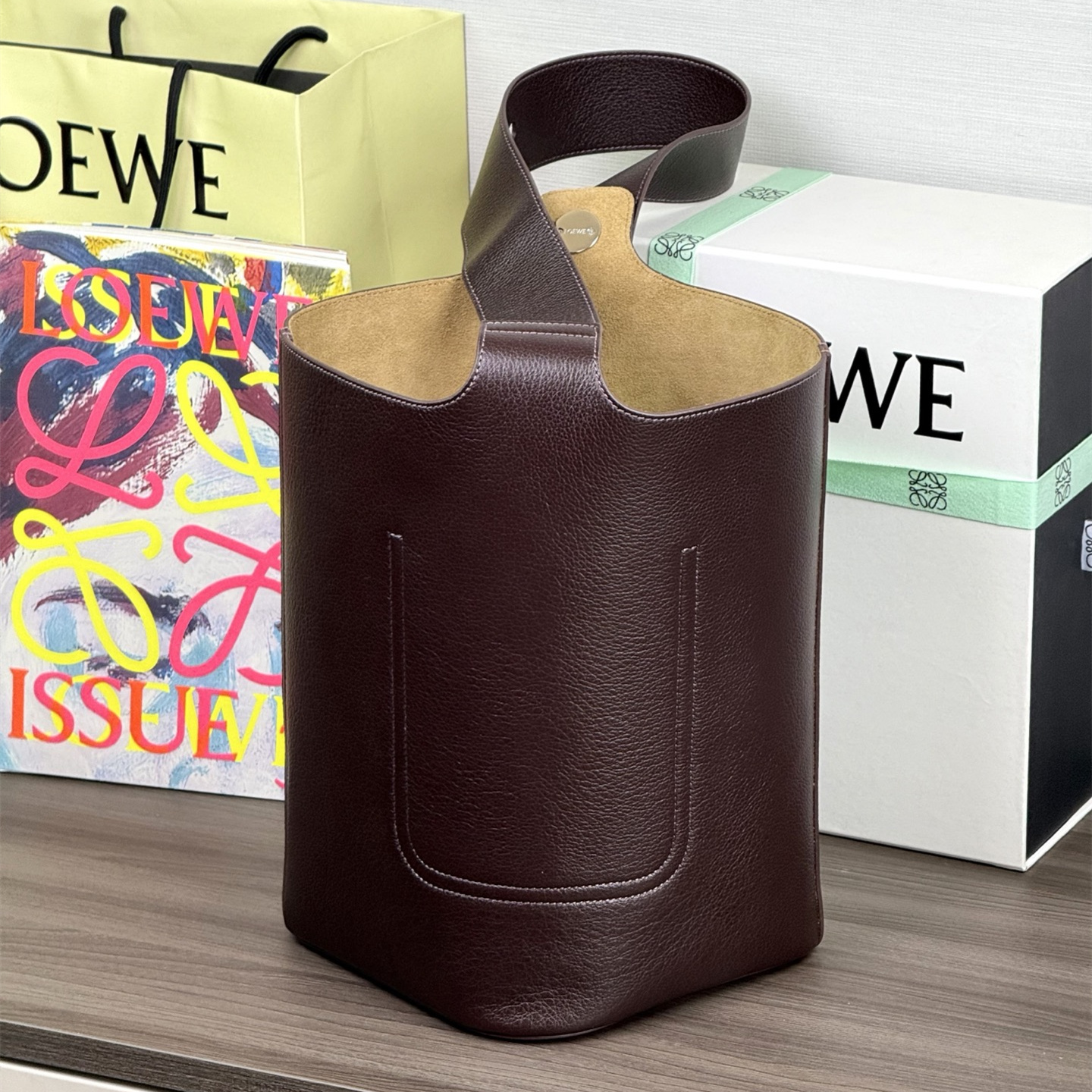 高仿Loewe*Bucket系列3468水桶袋牛血色大號免檢版
